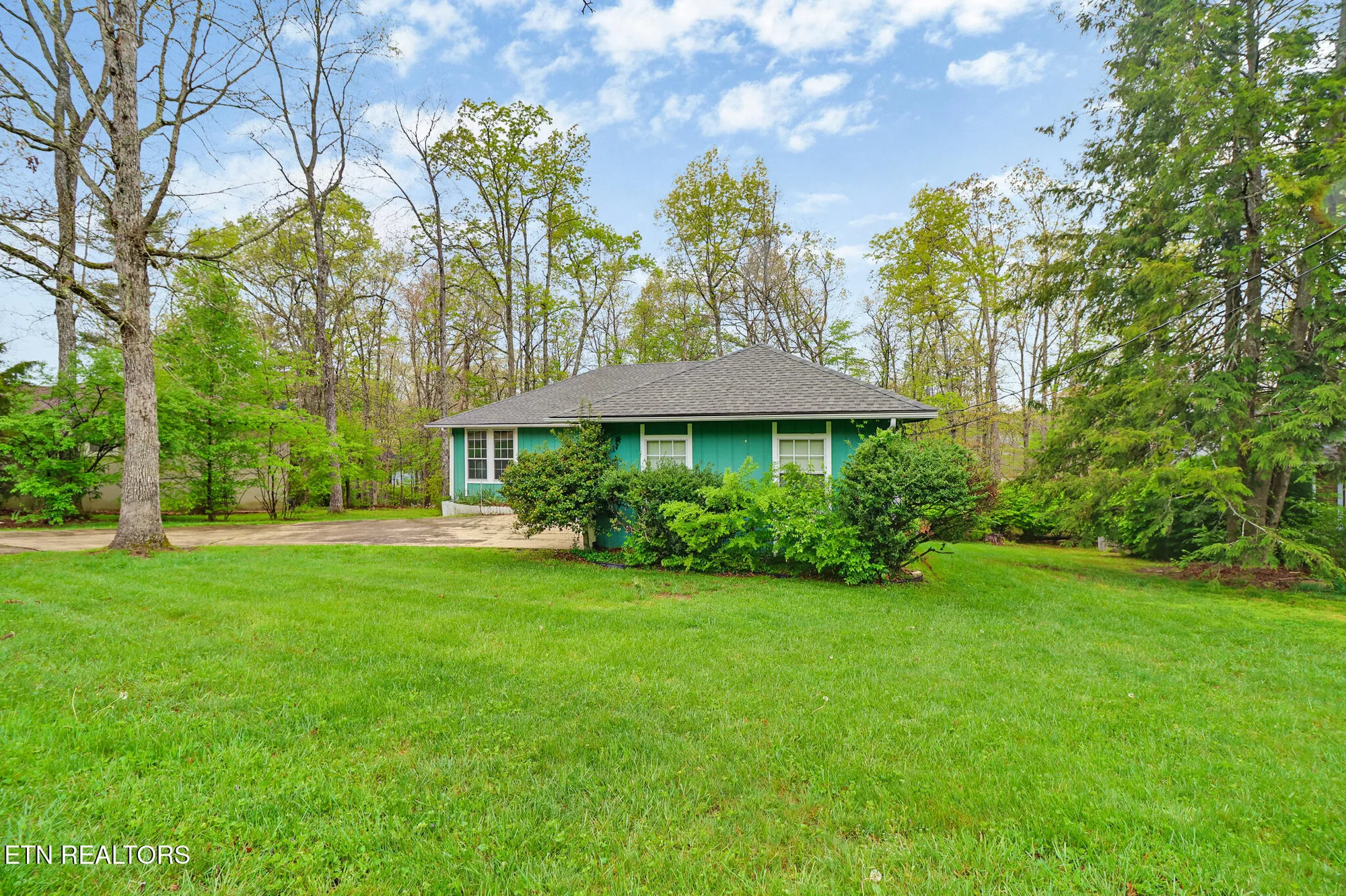 Property Slideshow image 32 of 42 | 105 lakeshire dr, Crossville, TN, 38558