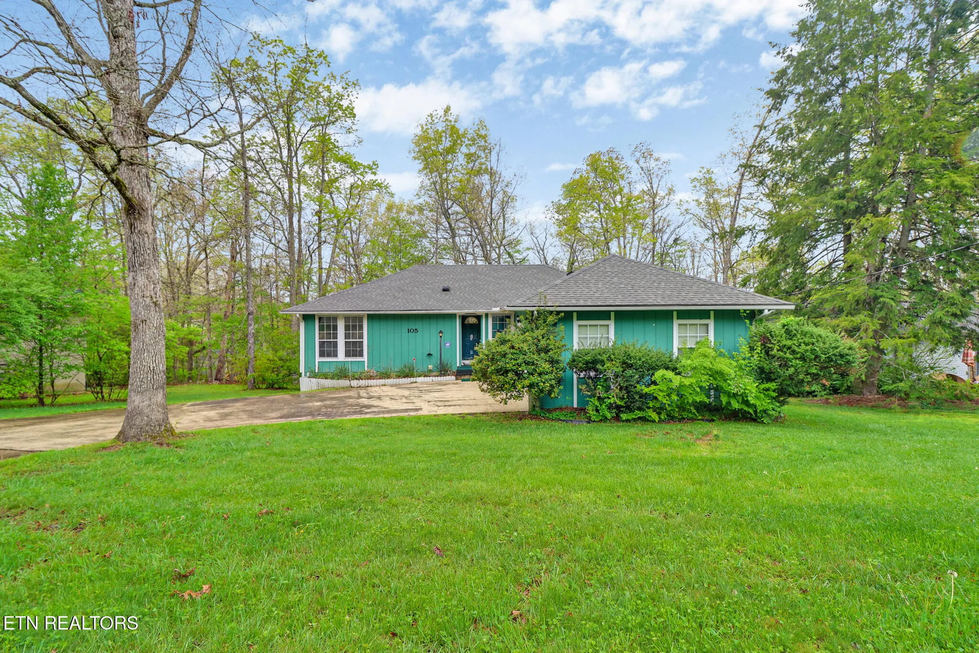 Property Slideshow image 1 of 42 | 105 lakeshire dr, Crossville, TN, 38558