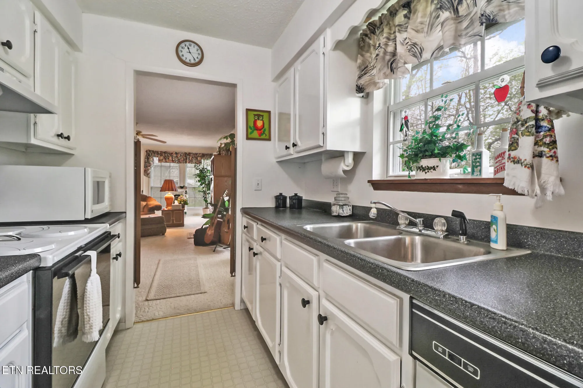 Property Slideshow image 14 of 42 | 105 lakeshire dr, Crossville, TN, 38558