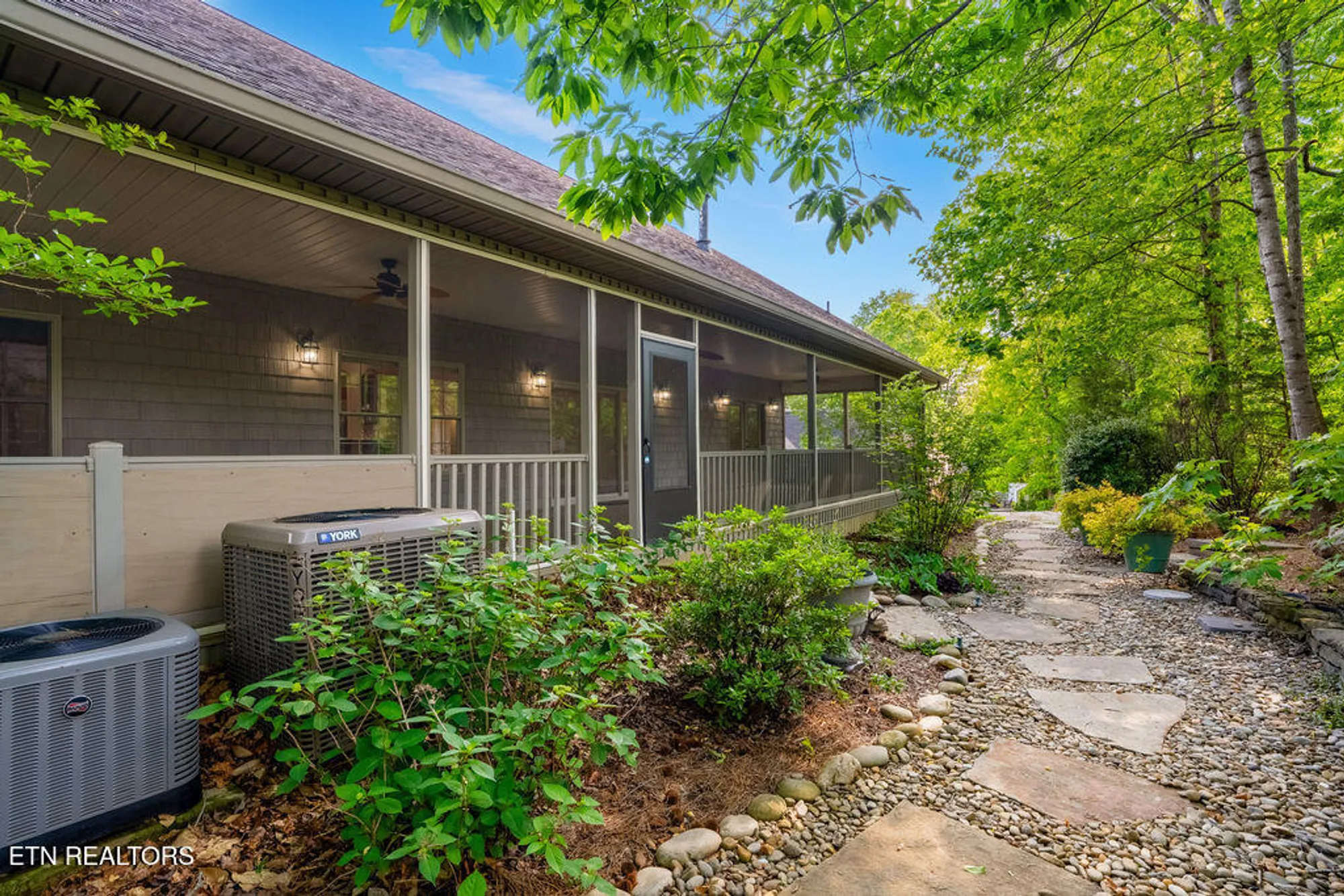 Property Slideshow image 32 of 37 | 118 oohleeno way, Loudon, TN, 37774