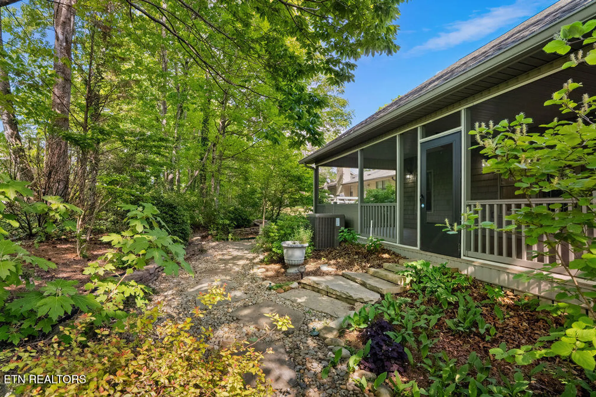 Property Slideshow image 34 of 37 | 118 oohleeno way, Loudon, TN, 37774