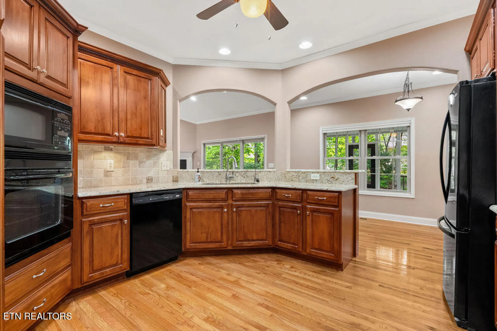 Property Slideshow image 10 of 37 | 118 oohleeno way, Loudon, TN, 37774