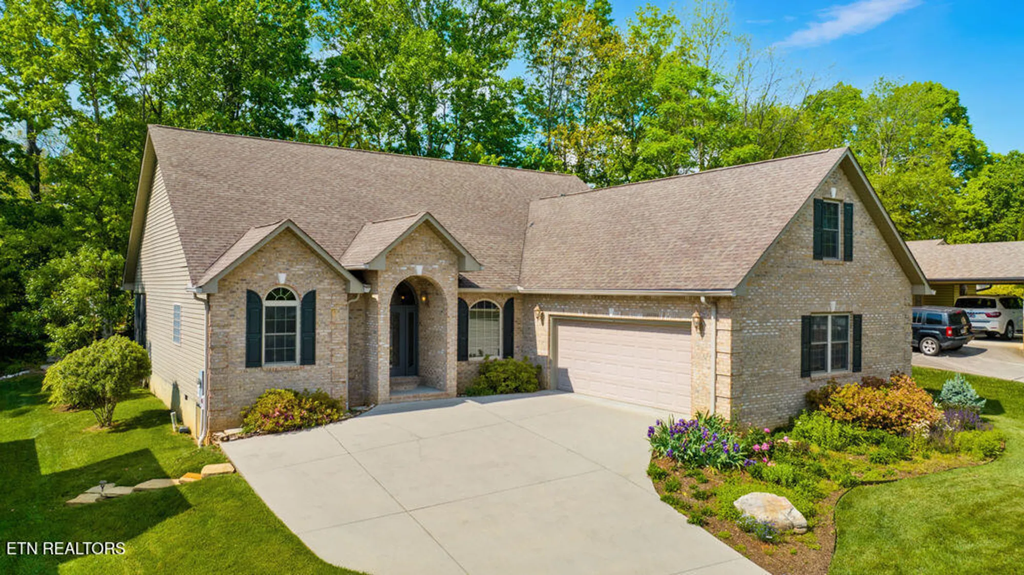 Property Slideshow image 1 of 37 | 118 oohleeno way, Loudon, TN, 37774