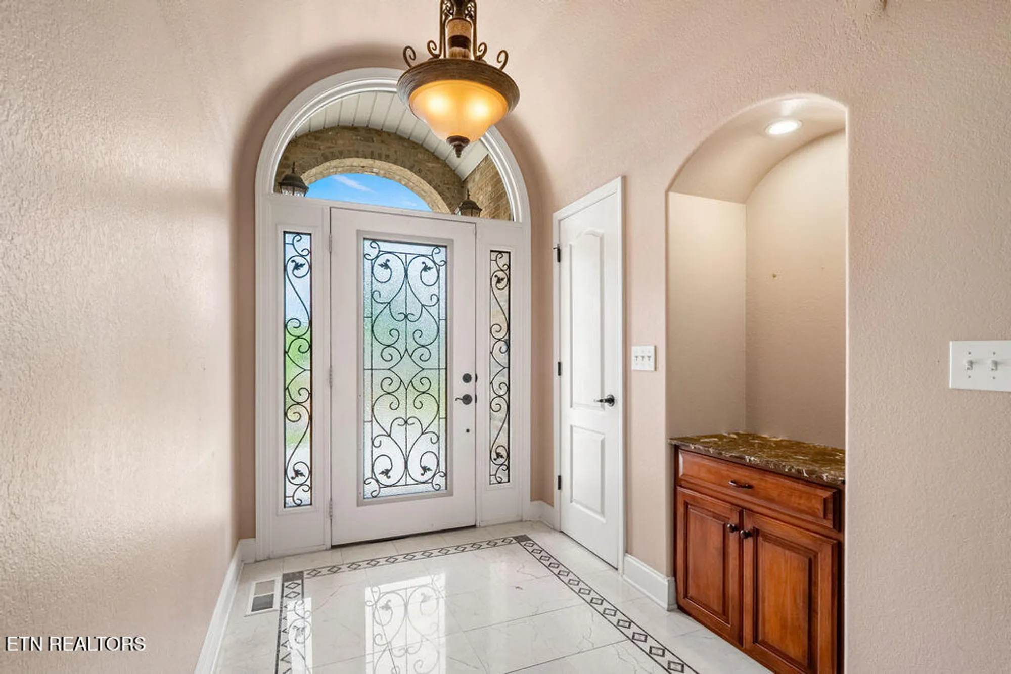 Property Slideshow image 5 of 37 | 118 oohleeno way, Loudon, TN, 37774