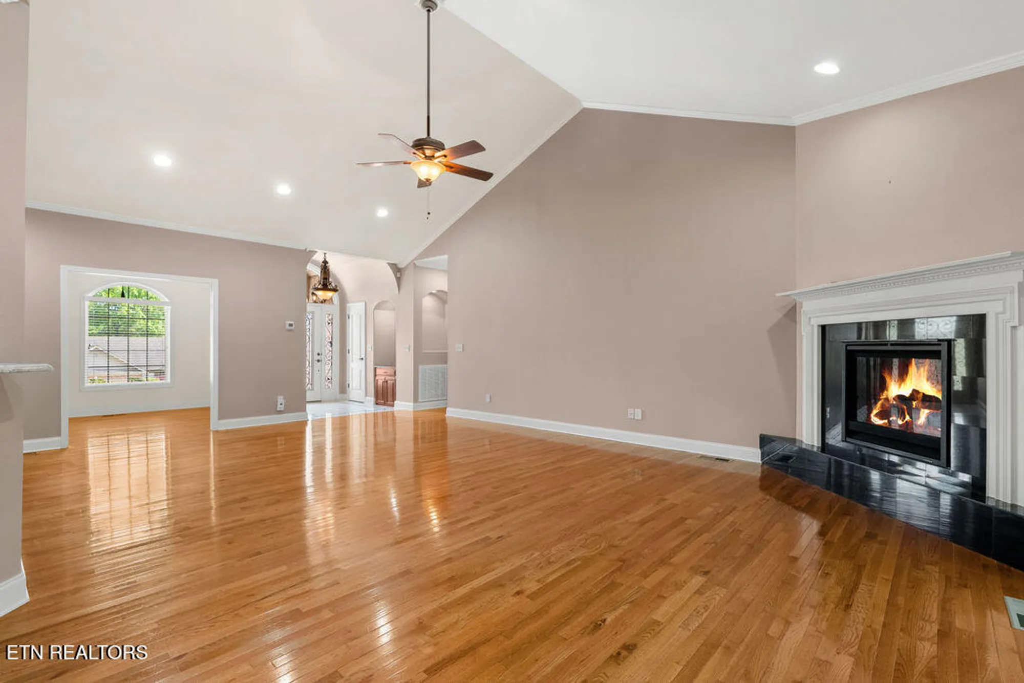 Property Slideshow image 7 of 37 | 118 oohleeno way, Loudon, TN, 37774