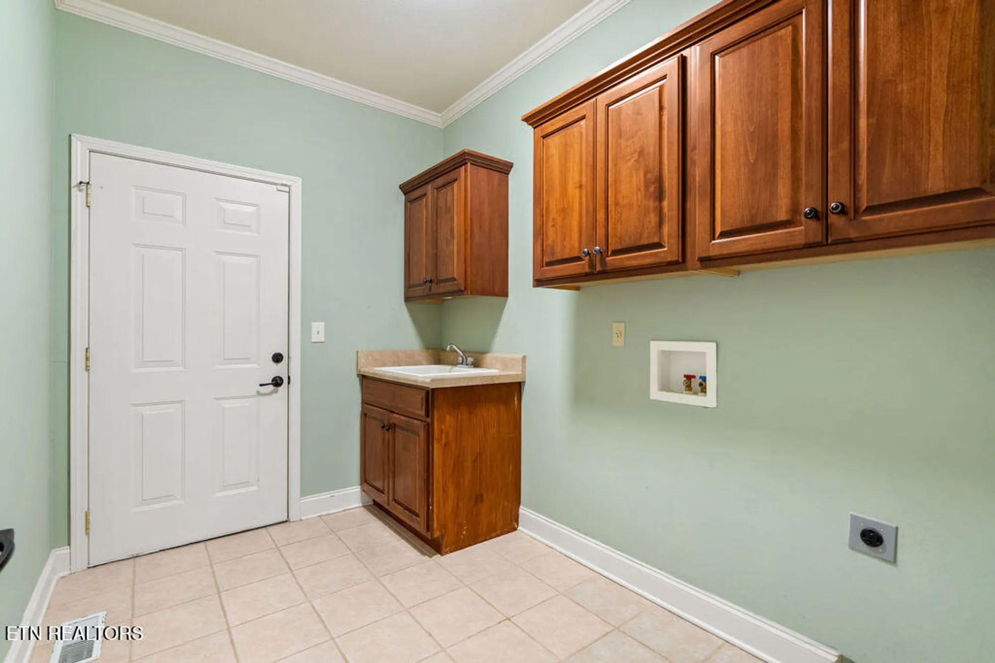 Property Slideshow image 36 of 37 | 118 oohleeno way, Loudon, TN, 37774