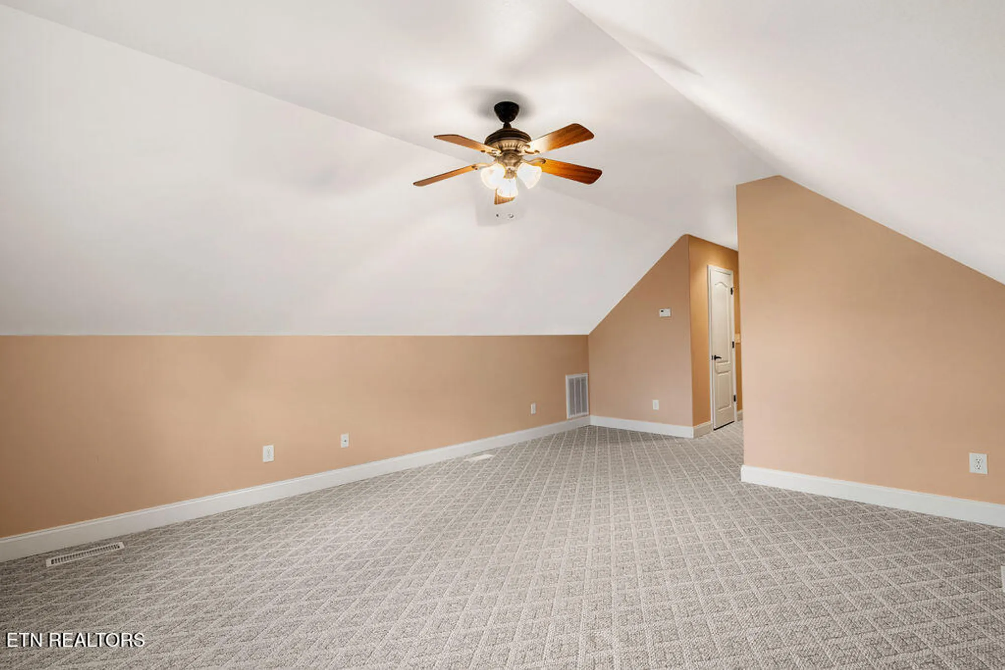 Property Slideshow image 27 of 37 | 118 oohleeno way, Loudon, TN, 37774