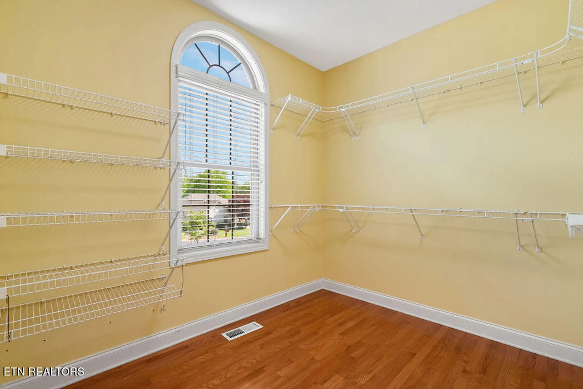 Property Slideshow image 19 of 37 | 118 oohleeno way, Loudon, TN, 37774