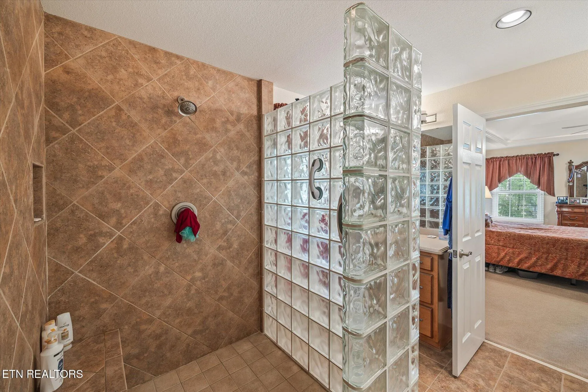 Property Slideshow image 29 of 47 | 106 mariners dr, Crossville, TN, 38558