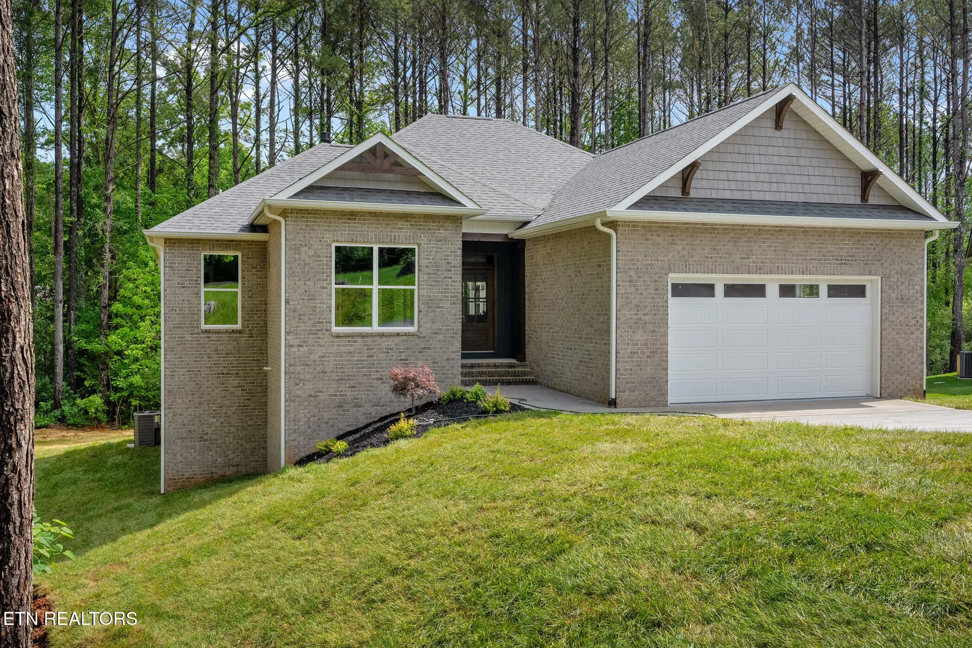 Property Slideshow image 33 of 42 | 214 cheeyo trce, Loudon, TN, 37774