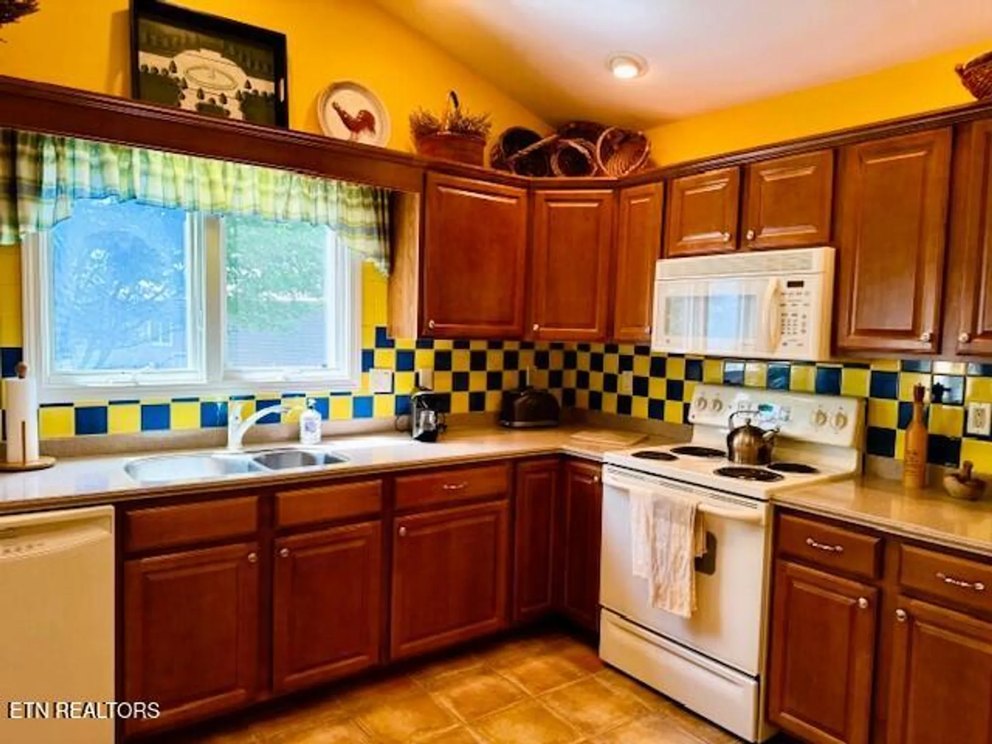 Property Slideshow image 10 of 38 | 25 shawnbury pt, Crossville, TN, 38558