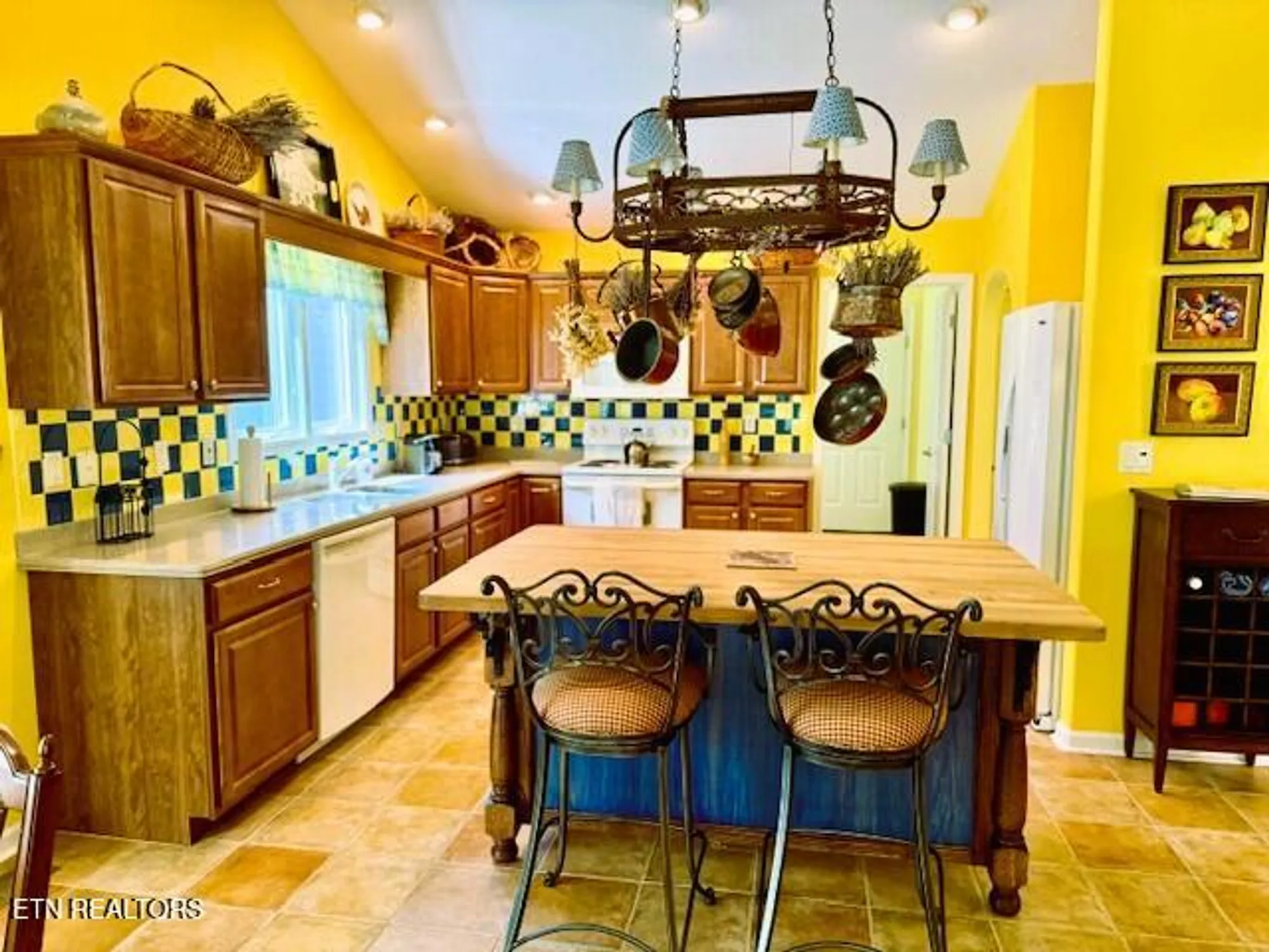 Property Slideshow image 12 of 38 | 25 shawnbury pt, Crossville, TN, 38558