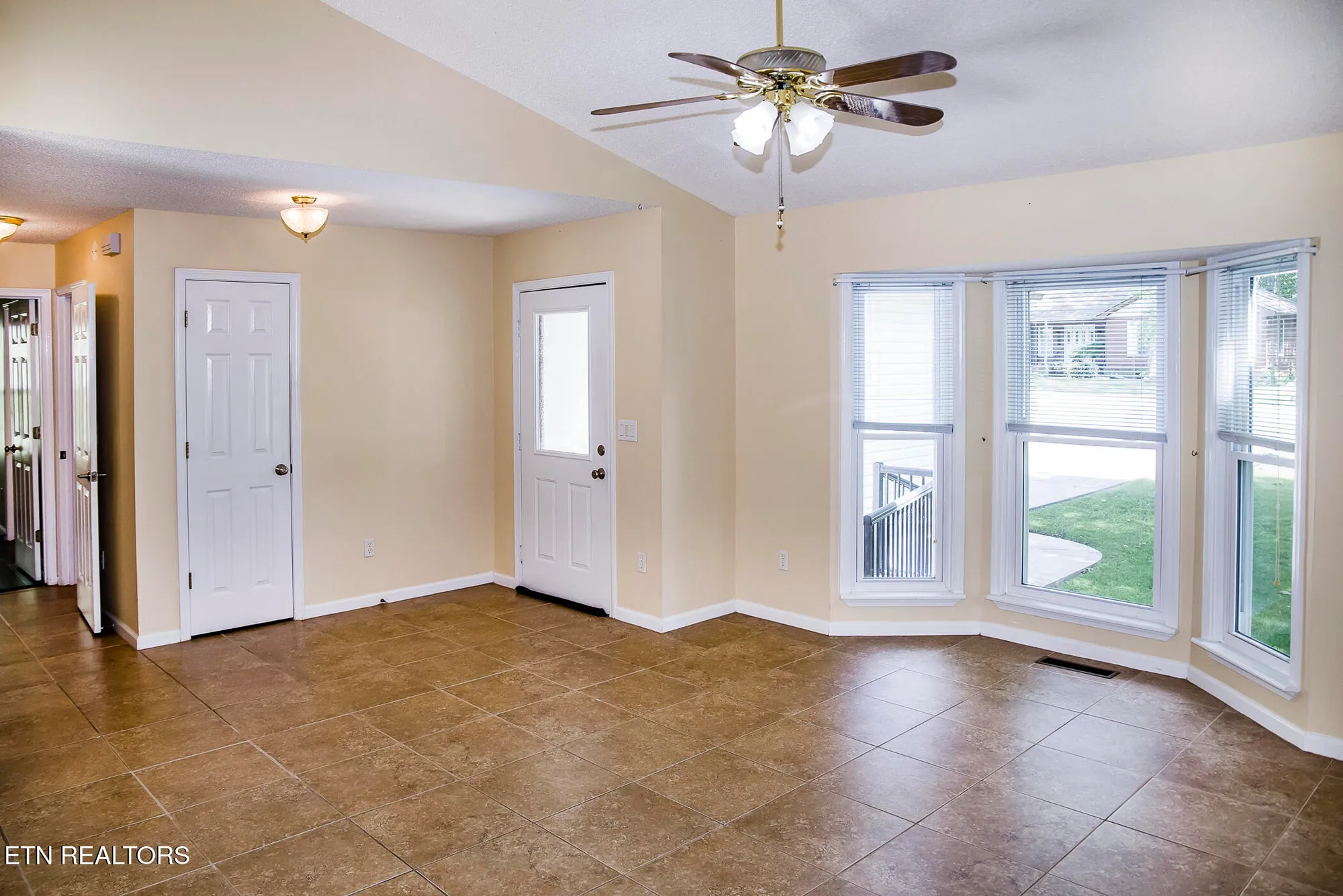 Property Slideshow image 21 of 52 | 247 lakeview dr, Crossville, TN, 38558