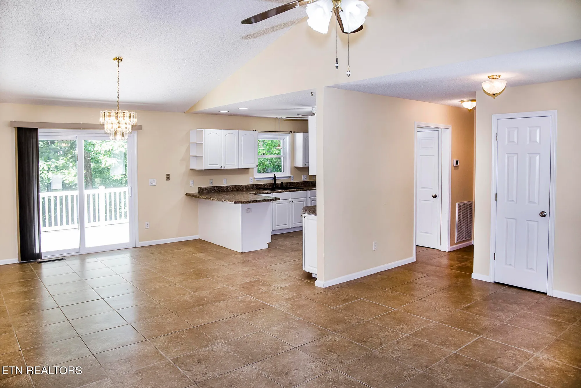 Property Slideshow image 16 of 52 | 247 lakeview dr, Crossville, TN, 38558