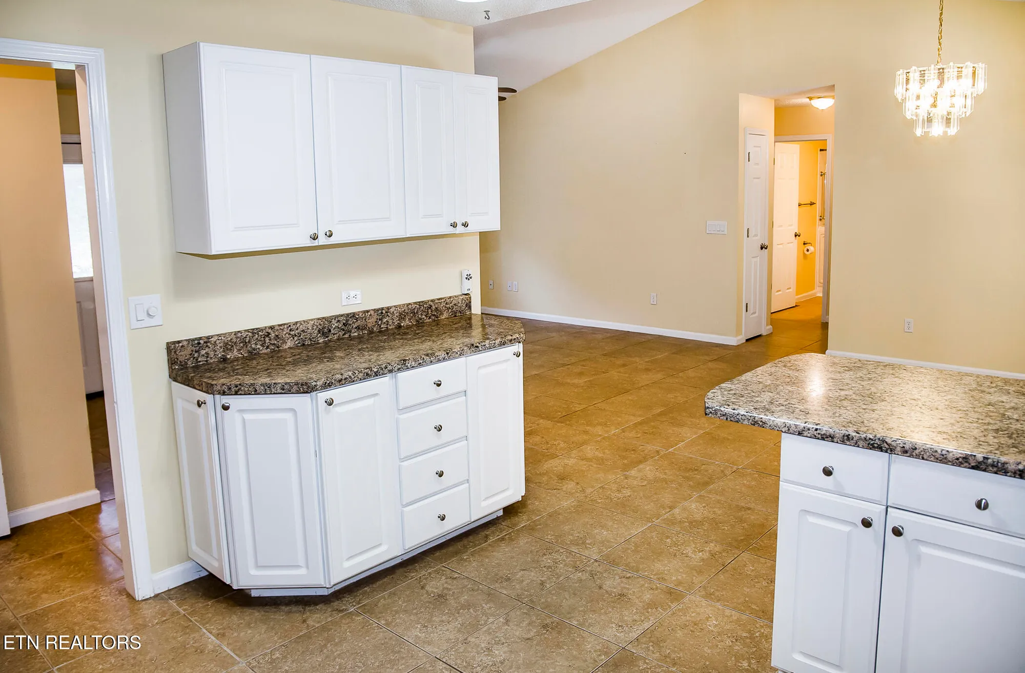 Property Slideshow image 13 of 52 | 247 lakeview dr, Crossville, TN, 38558