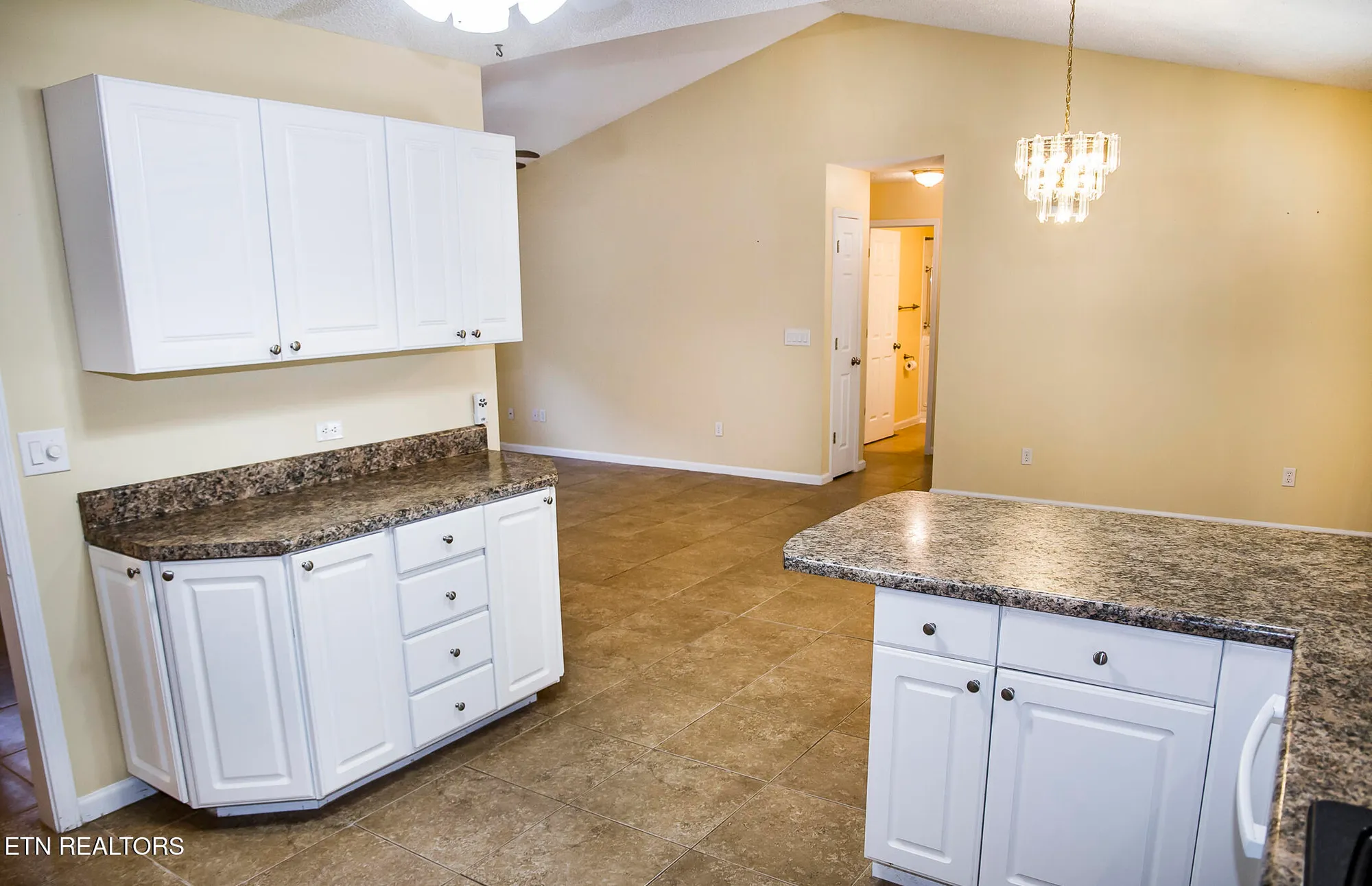 Property Slideshow image 14 of 52 | 247 lakeview dr, Crossville, TN, 38558