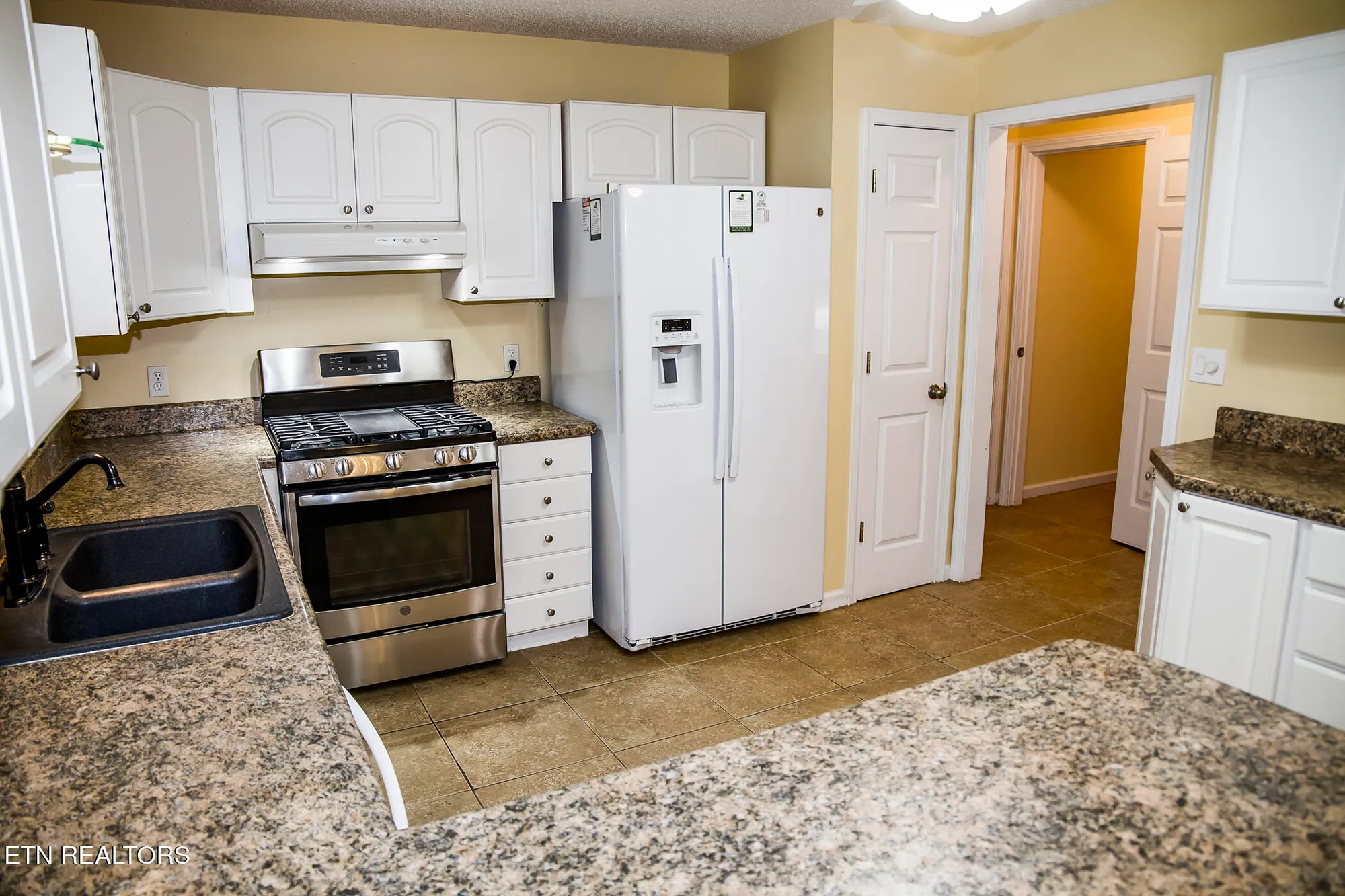 Property Slideshow image 11 of 52 | 247 lakeview dr, Crossville, TN, 38558