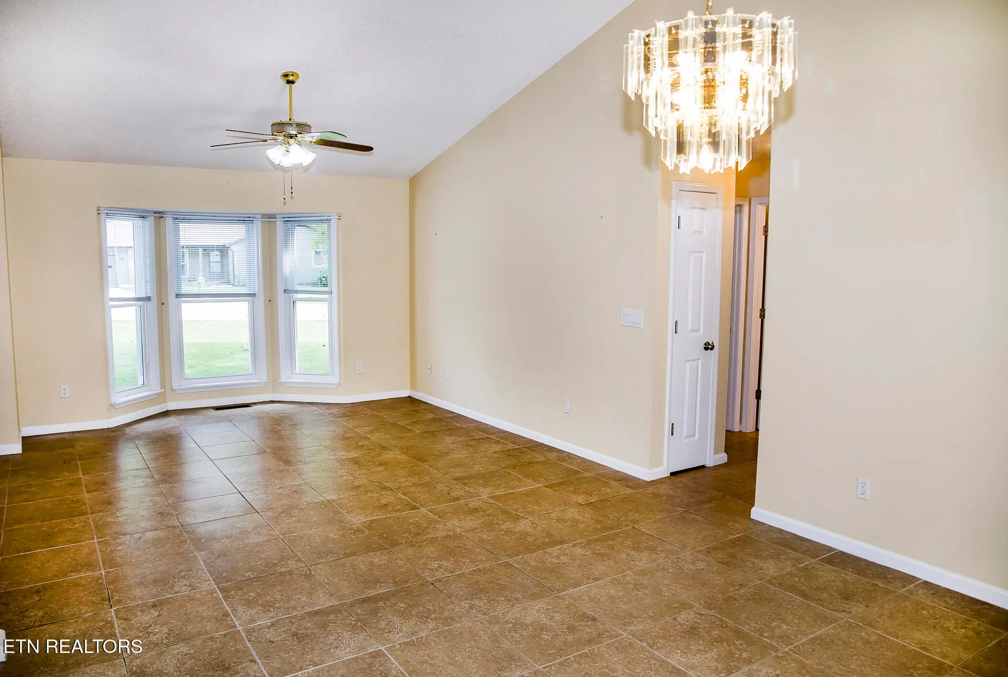 Property Slideshow image 23 of 52 | 247 lakeview dr, Crossville, TN, 38558