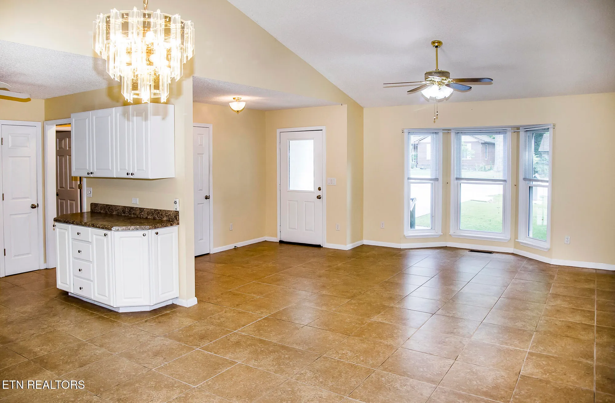 Property Slideshow image 17 of 52 | 247 lakeview dr, Crossville, TN, 38558