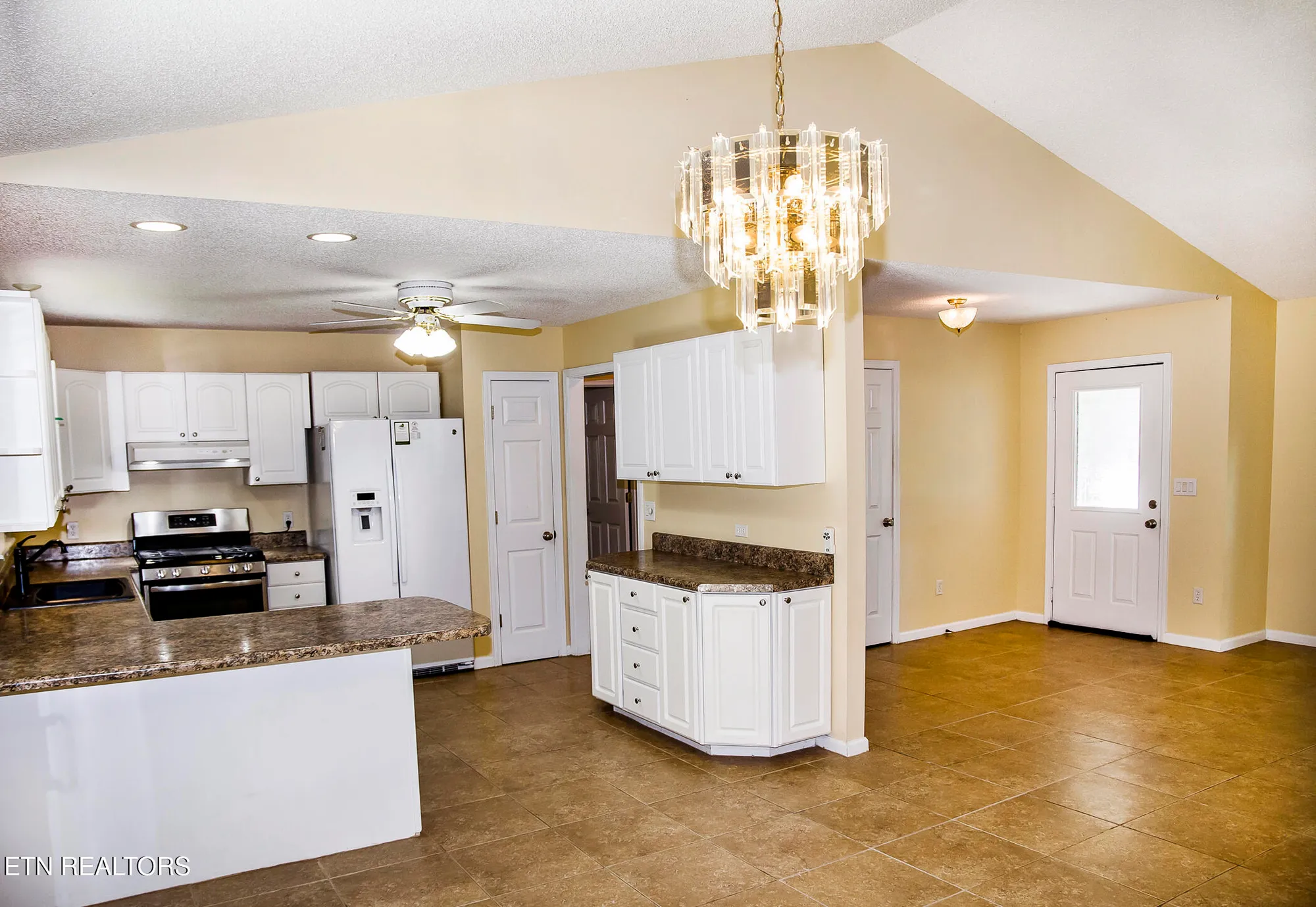 Property Slideshow image 7 of 52 | 247 lakeview dr, Crossville, TN, 38558