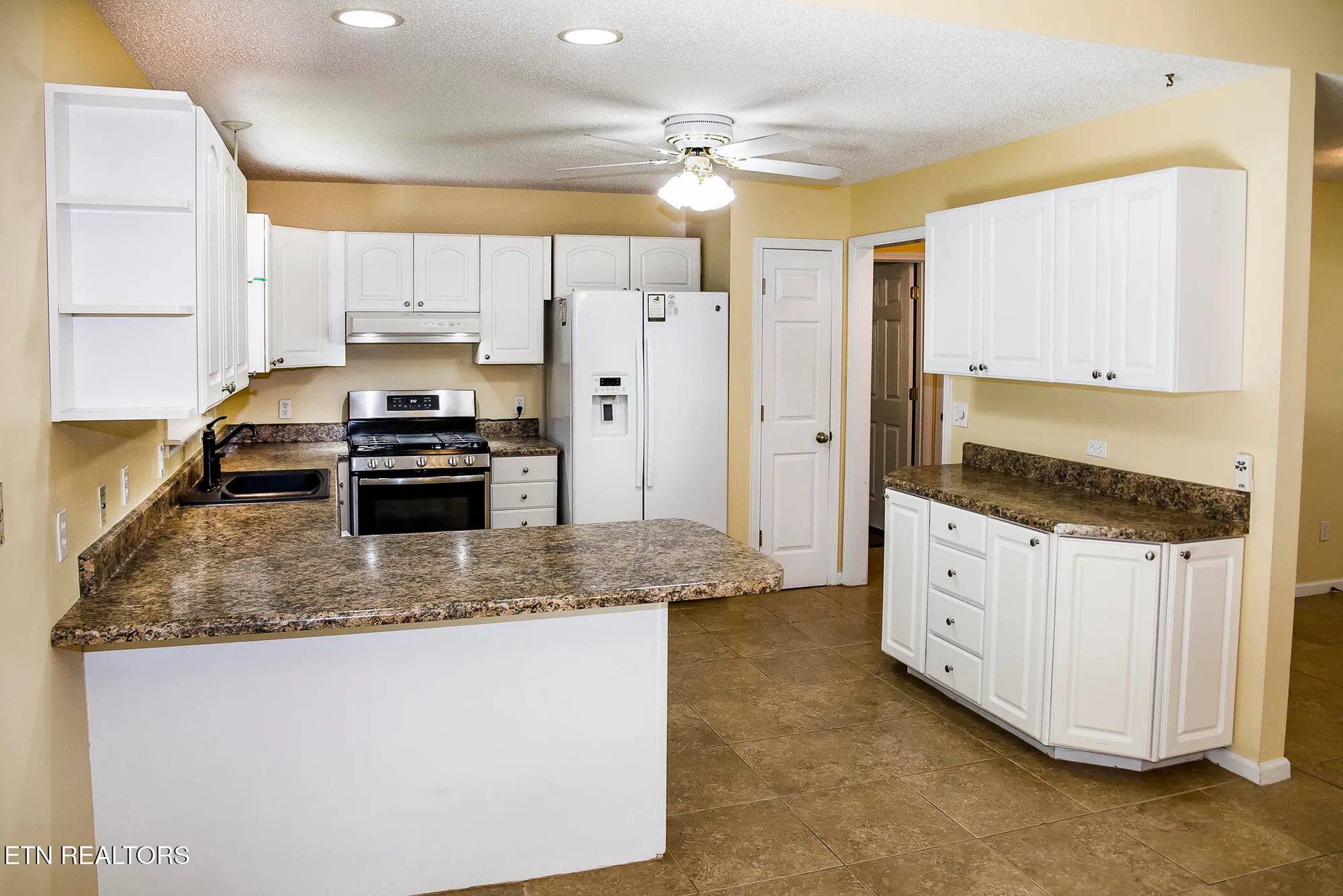 Property Slideshow image 8 of 52 | 247 lakeview dr, Crossville, TN, 38558
