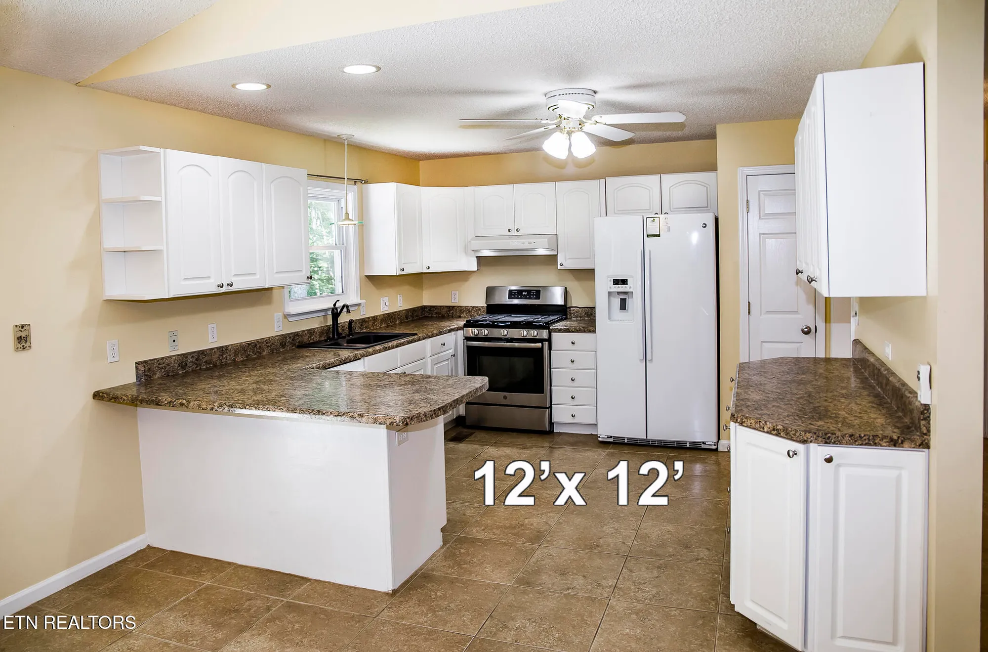 Property Slideshow image 9 of 52 | 247 lakeview dr, Crossville, TN, 38558