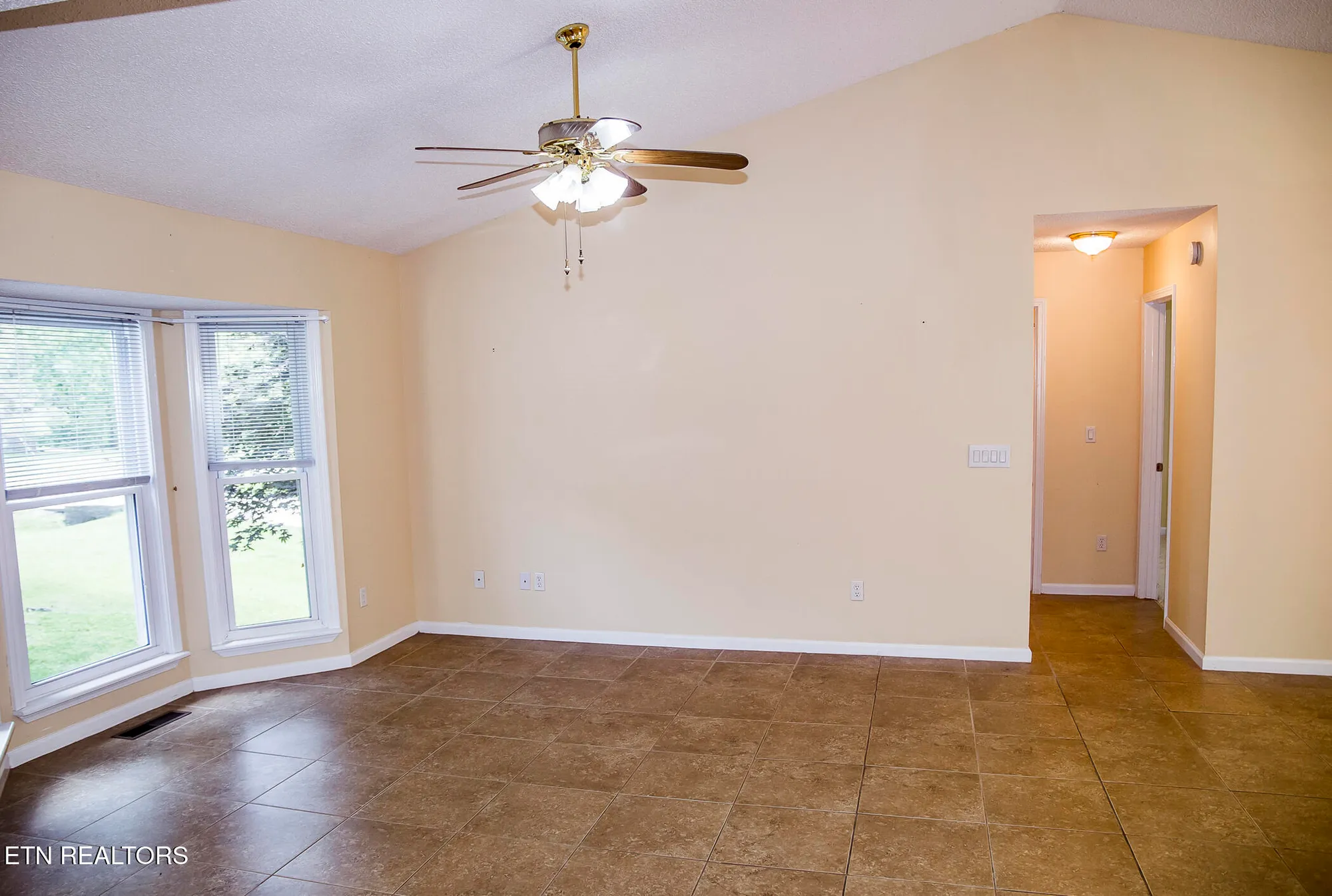 Property Slideshow image 19 of 52 | 247 lakeview dr, Crossville, TN, 38558