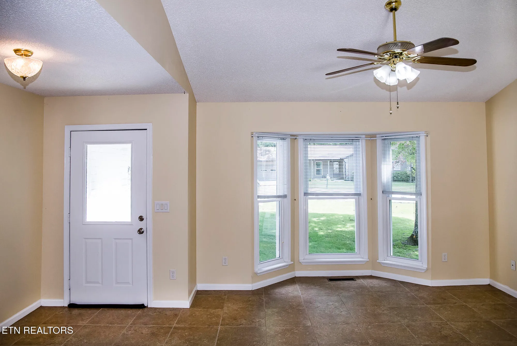 Property Slideshow image 18 of 52 | 247 lakeview dr, Crossville, TN, 38558