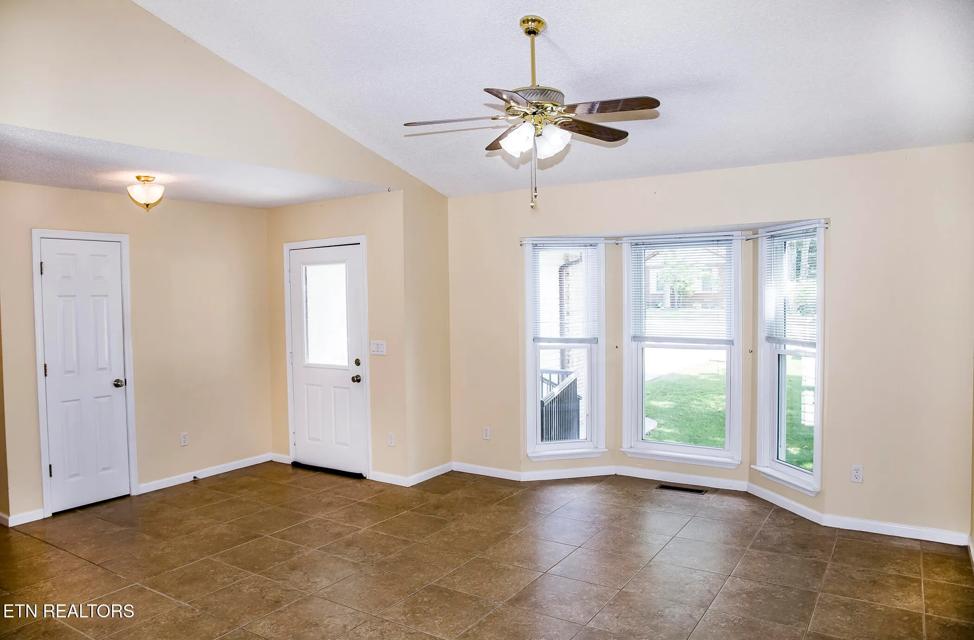 Property Slideshow image 20 of 52 | 247 lakeview dr, Crossville, TN, 38558