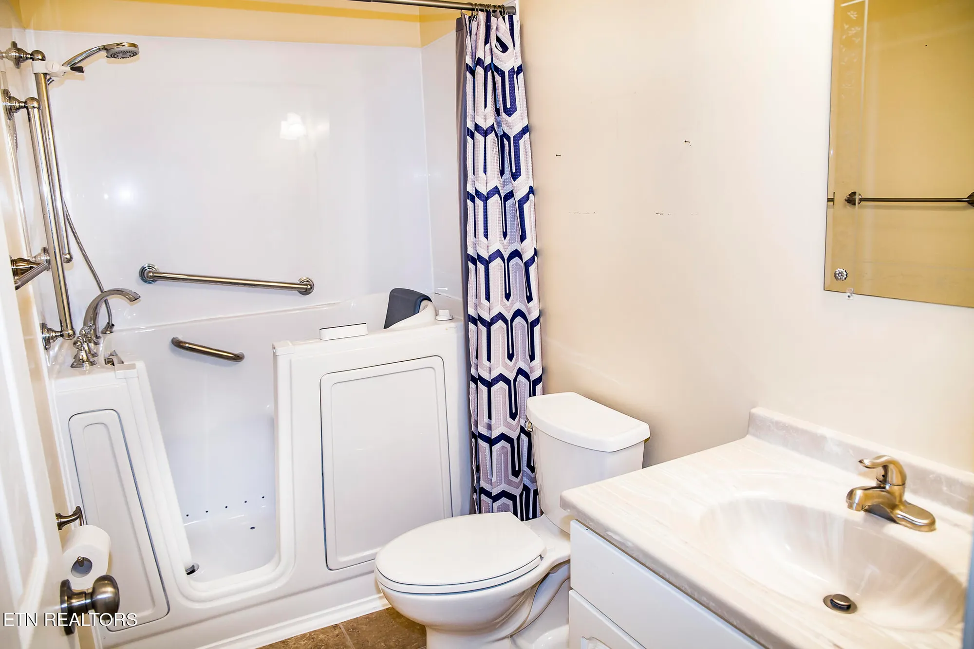 Property Slideshow image 35 of 52 | 247 lakeview dr, Crossville, TN, 38558