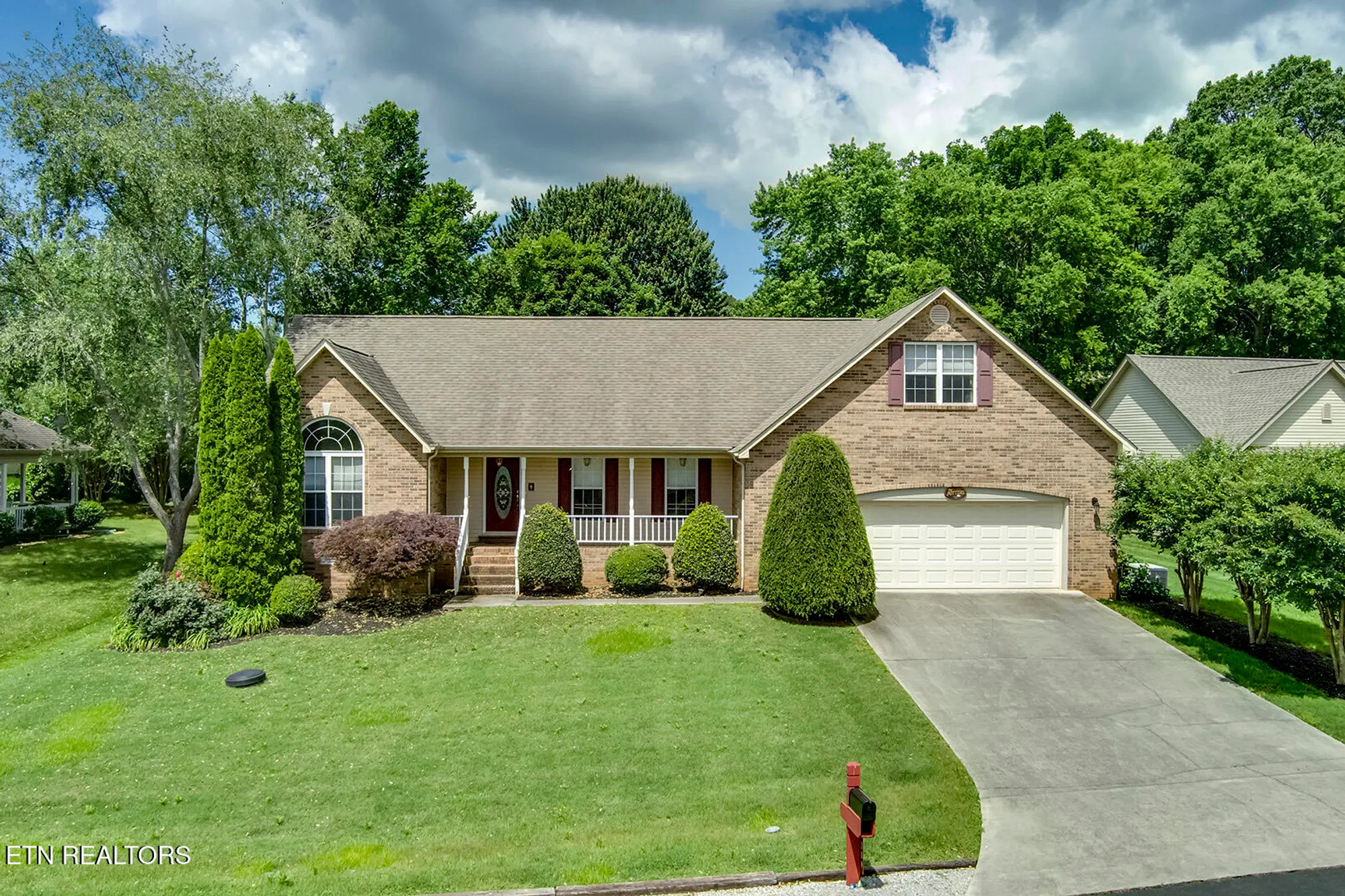 Property Slideshow image 1 of 61 | 309 saligugi ln, Loudon, TN, 37774