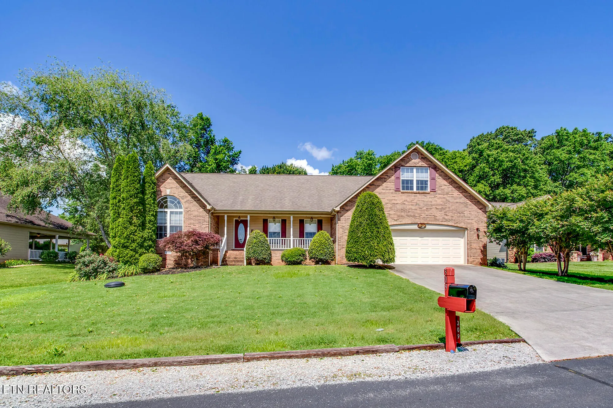 Property Slideshow image 3 of 61 | 309 saligugi ln, Loudon, TN, 37774