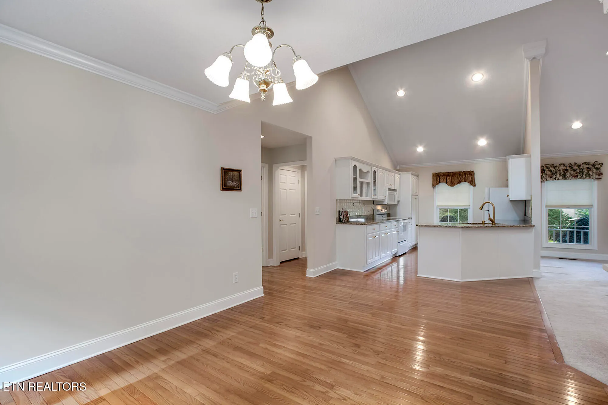 Property Slideshow image 19 of 61 | 309 saligugi ln, Loudon, TN, 37774