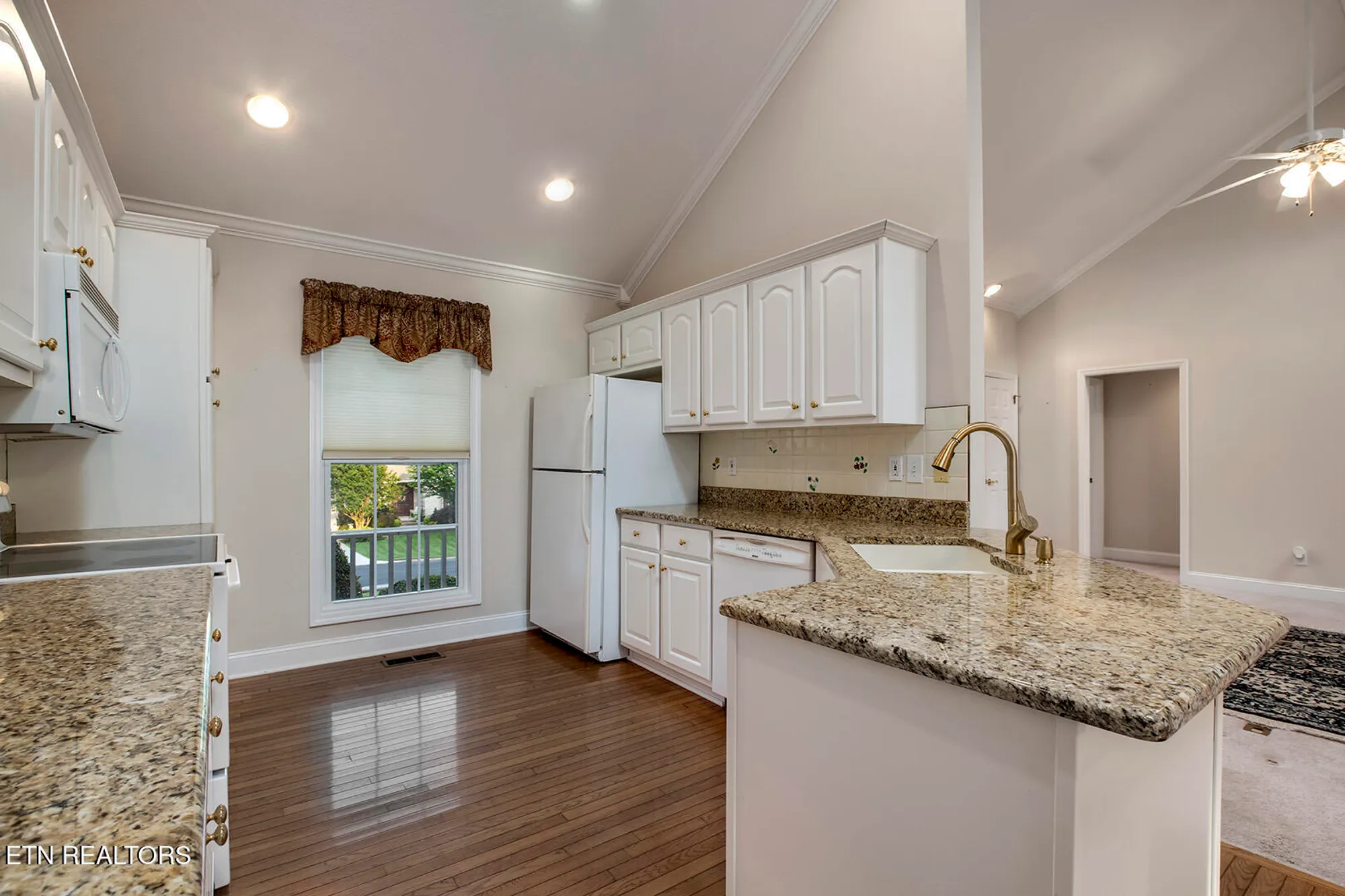 Property Slideshow image 20 of 61 | 309 saligugi ln, Loudon, TN, 37774