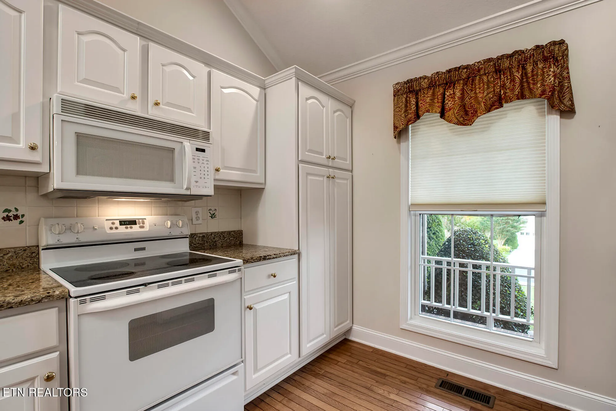 Property Slideshow image 21 of 61 | 309 saligugi ln, Loudon, TN, 37774