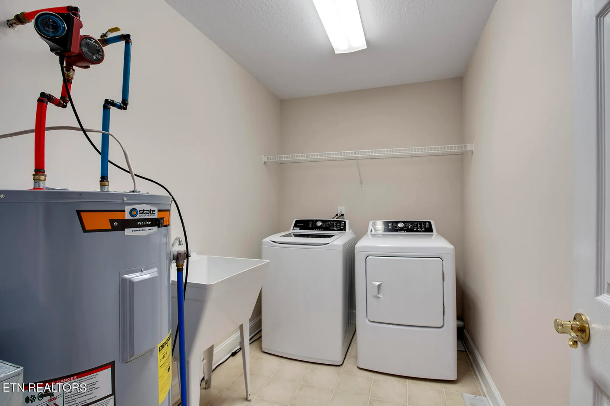 Property Slideshow image 25 of 61 | 309 saligugi ln, Loudon, TN, 37774