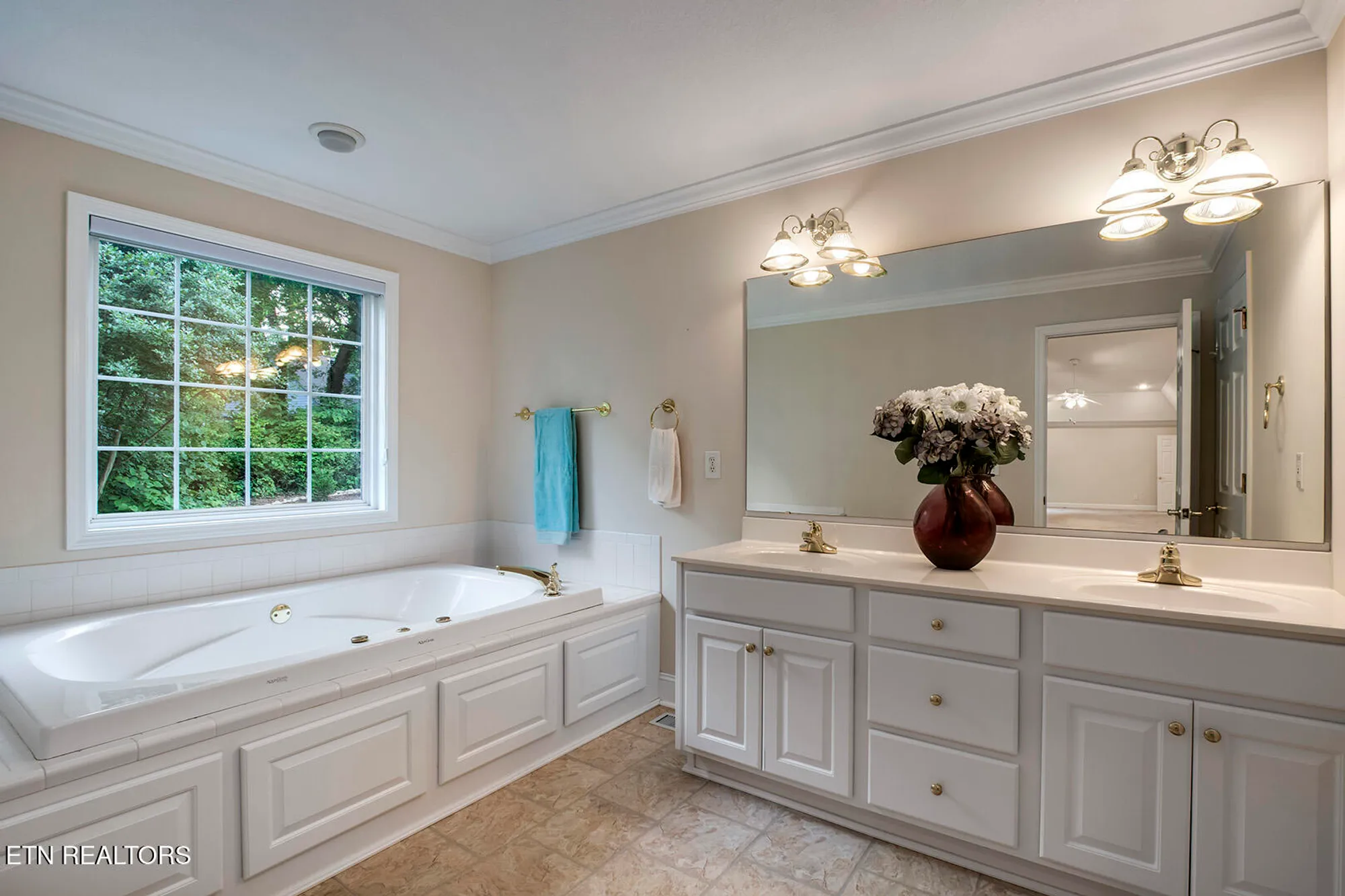 Property Slideshow image 28 of 61 | 309 saligugi ln, Loudon, TN, 37774