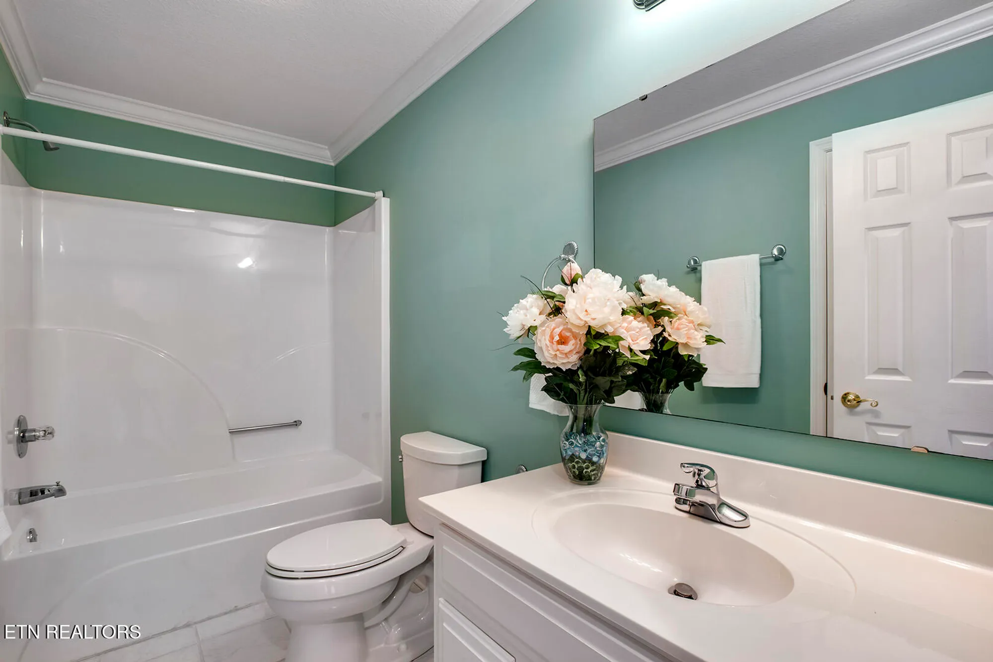 Property Slideshow image 45 of 61 | 309 saligugi ln, Loudon, TN, 37774