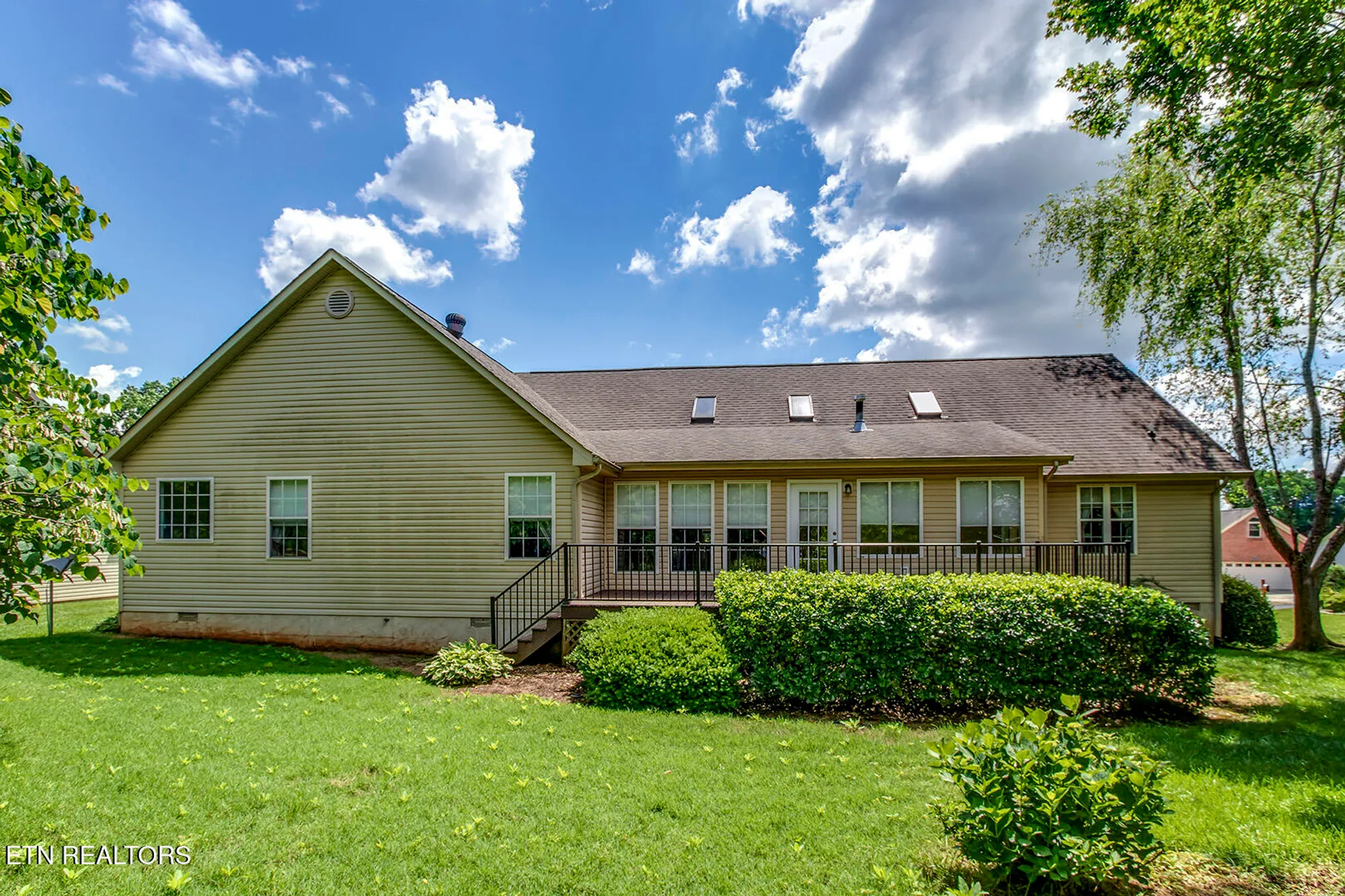 Property Slideshow image 55 of 61 | 309 saligugi ln, Loudon, TN, 37774