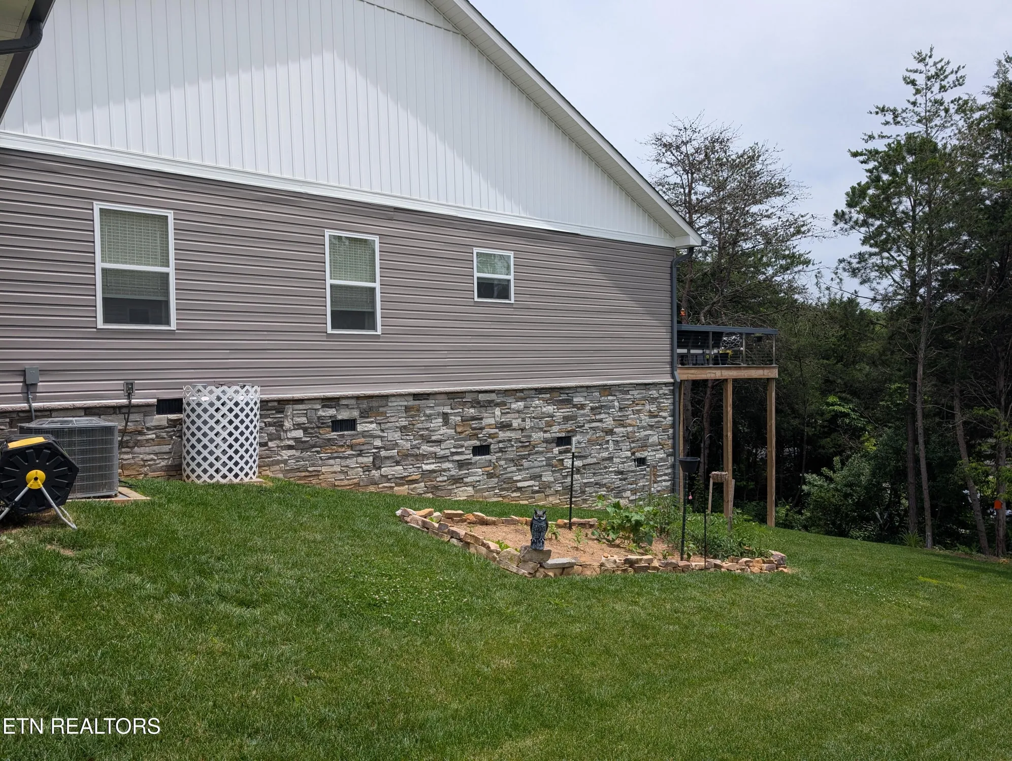 Property Slideshow image 6 of 36 | 140 elokwa way, Loudon, TN, 37774