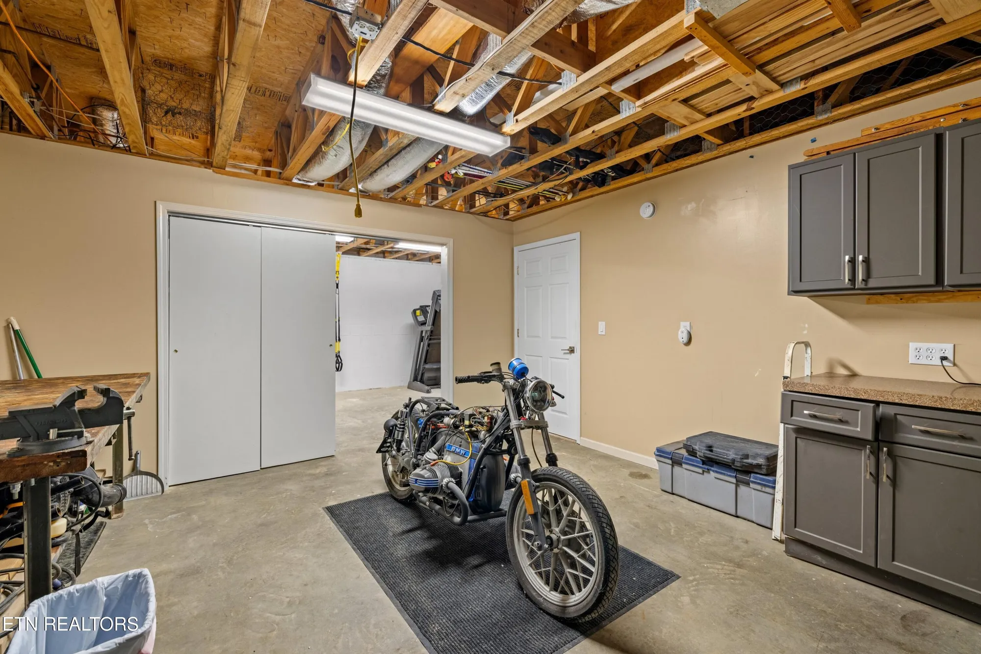 Property Slideshow image 32 of 45 | 117 tahlequah ln, Loudon, TN, 37774