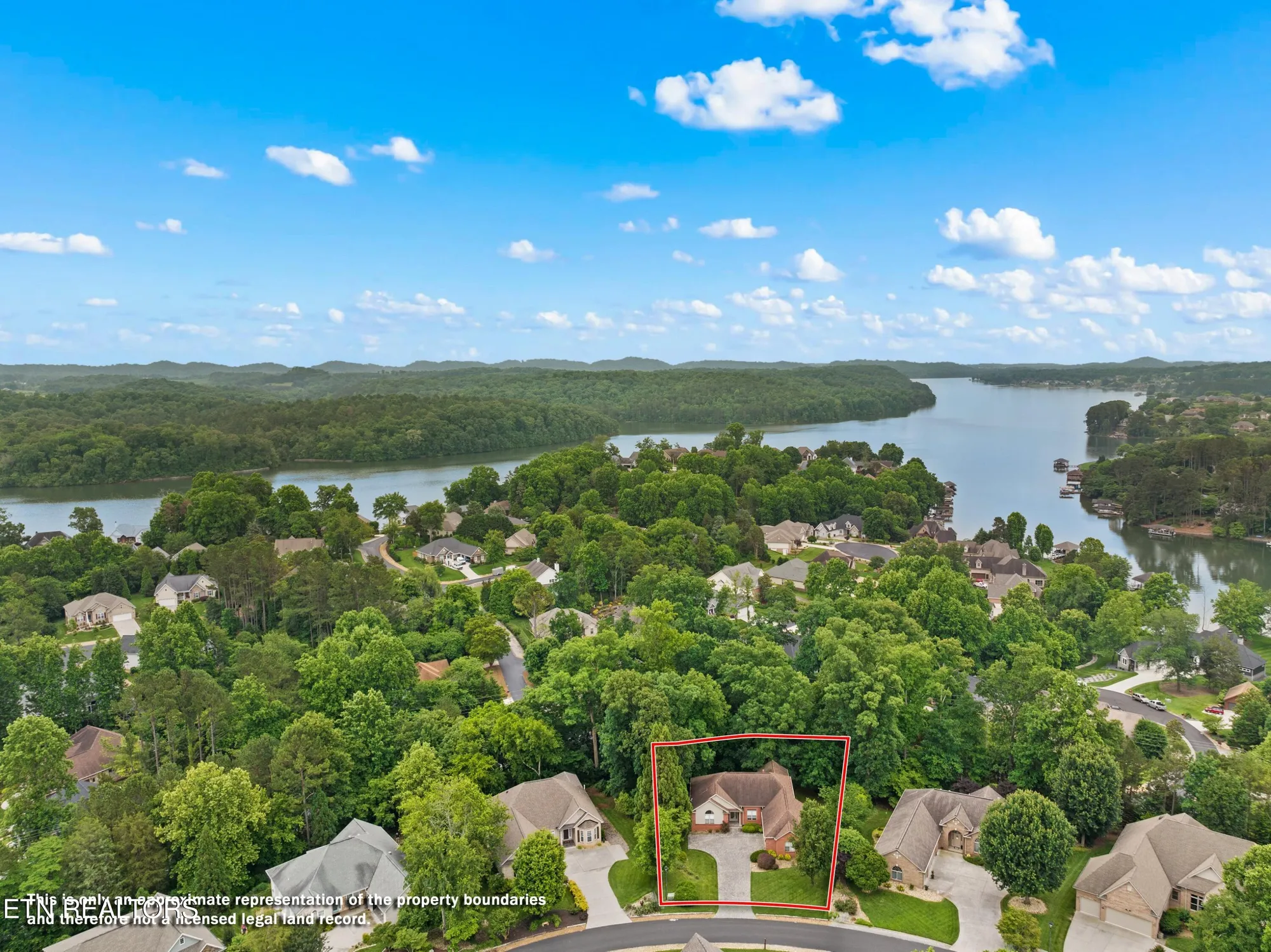 Property Slideshow image 5 of 45 | 117 tahlequah ln, Loudon, TN, 37774