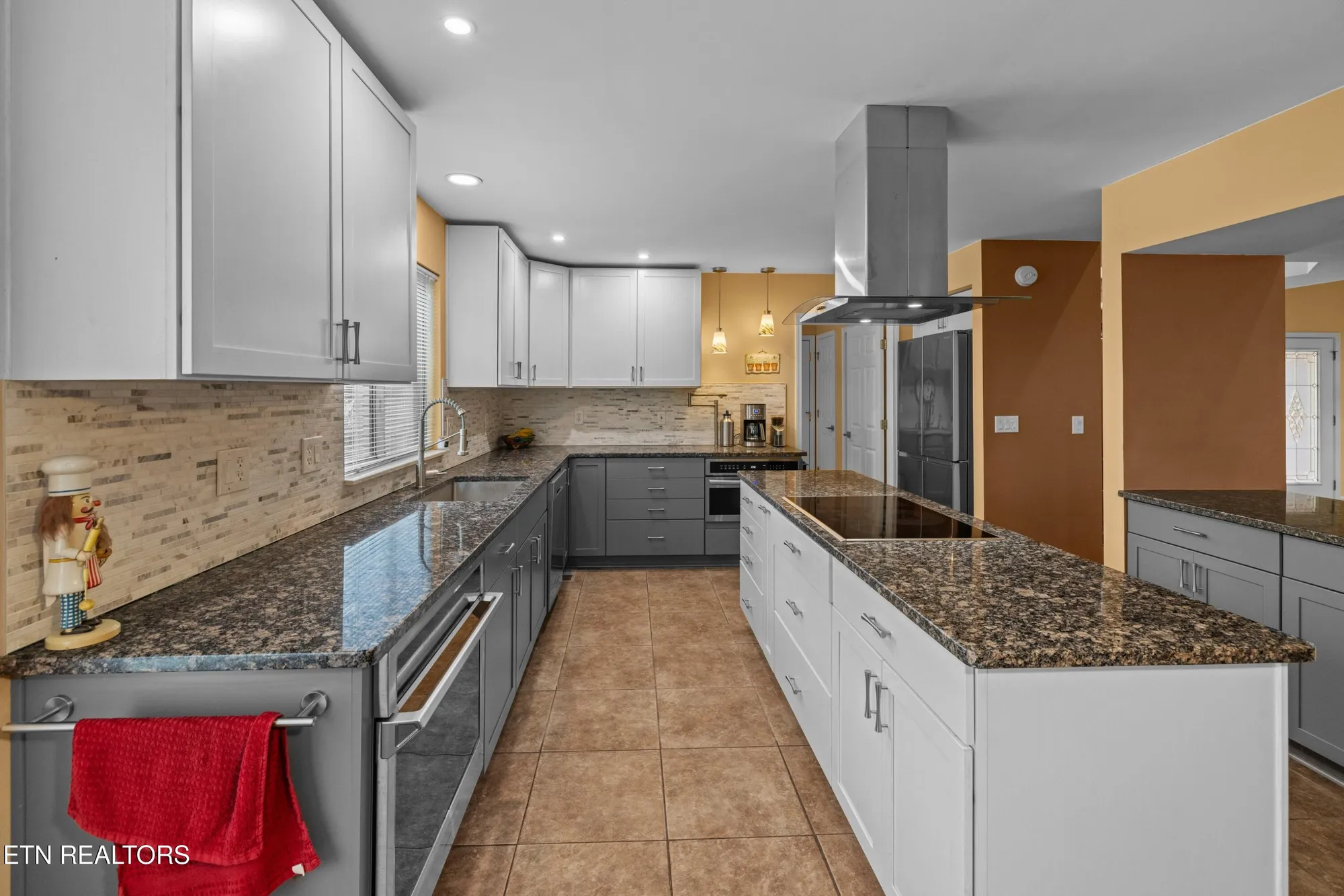 Property Slideshow image 12 of 45 | 117 tahlequah ln, Loudon, TN, 37774