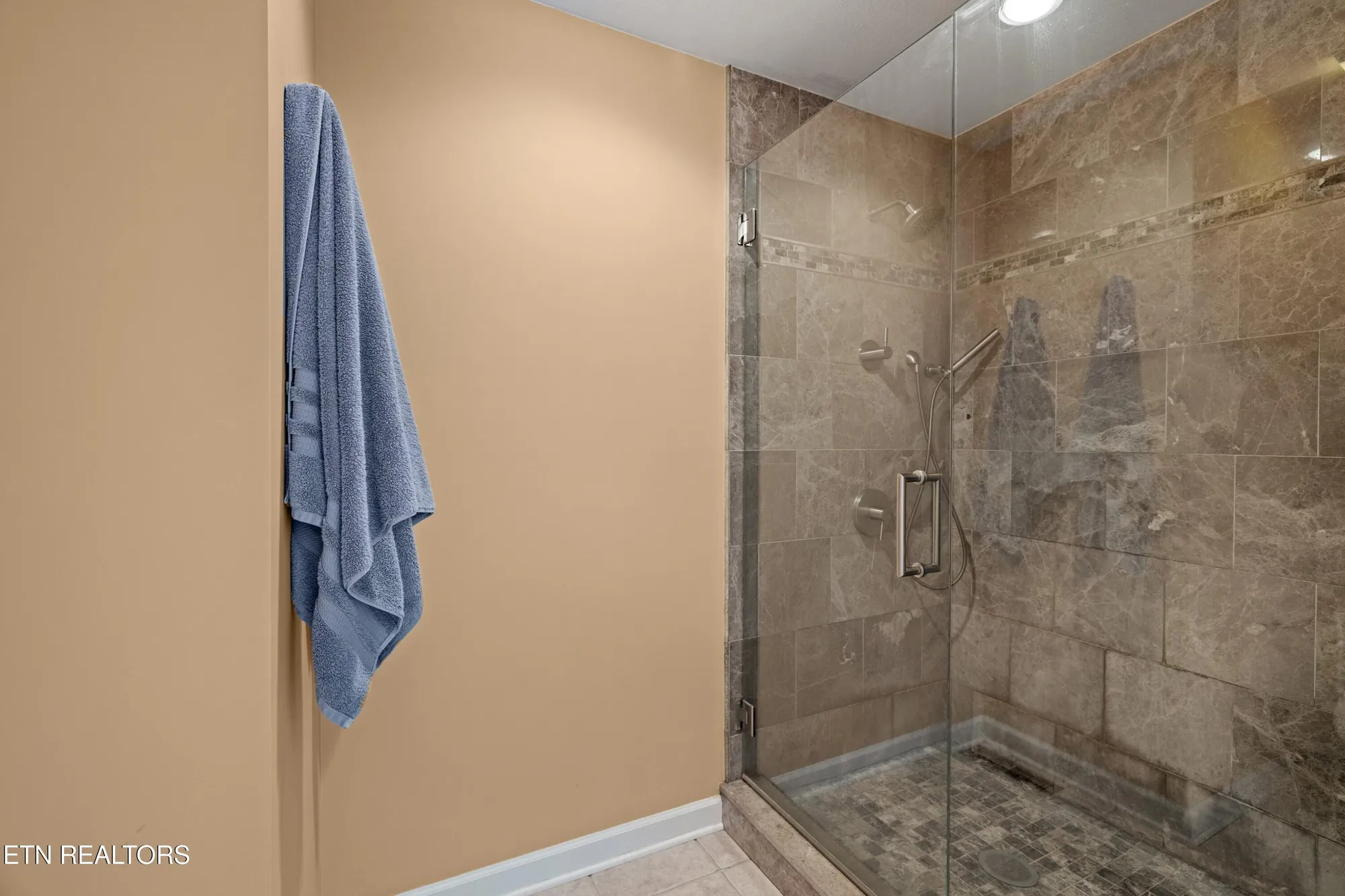 Property Slideshow image 22 of 45 | 117 tahlequah ln, Loudon, TN, 37774