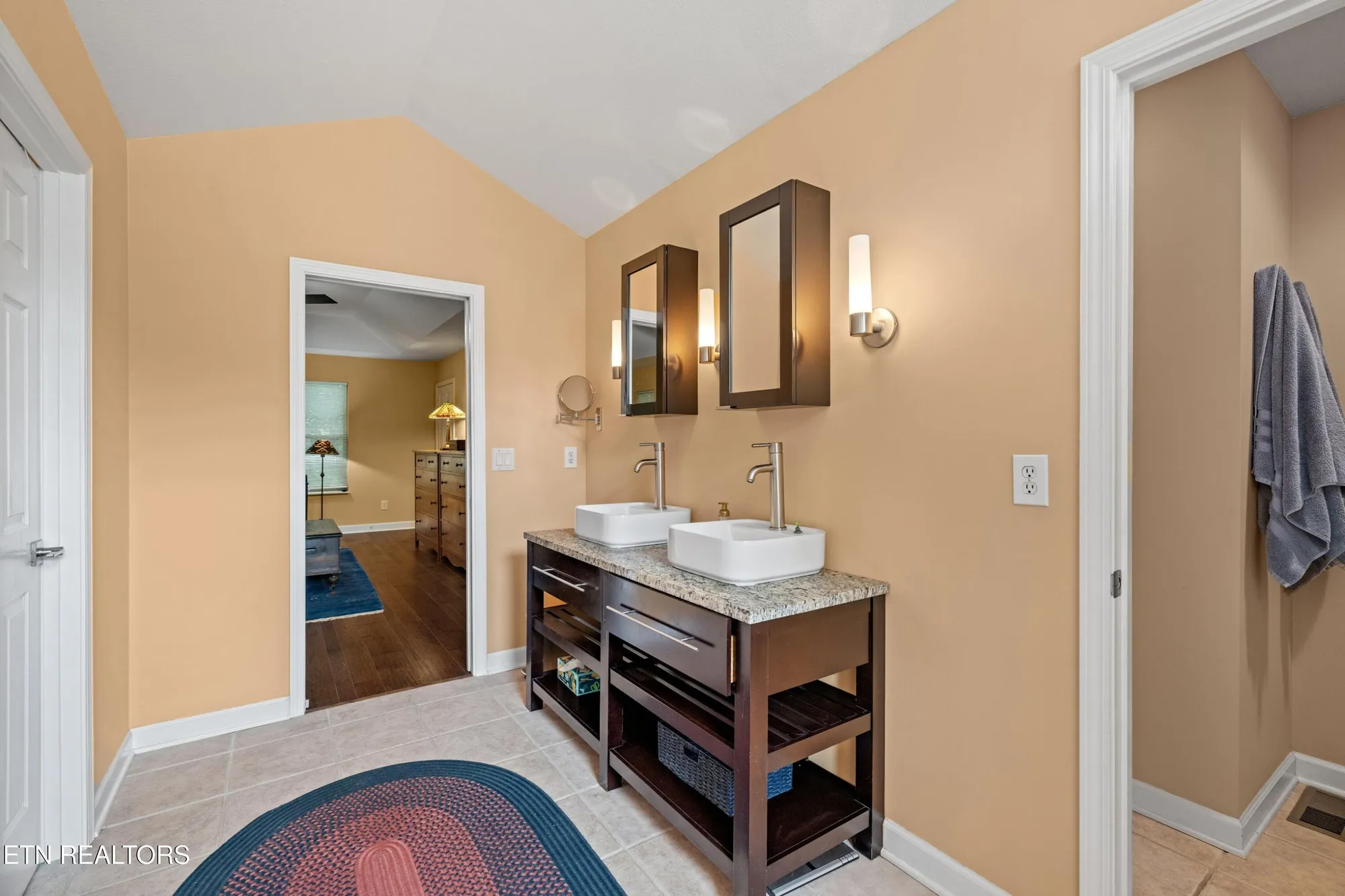 Property Slideshow image 21 of 45 | 117 tahlequah ln, Loudon, TN, 37774