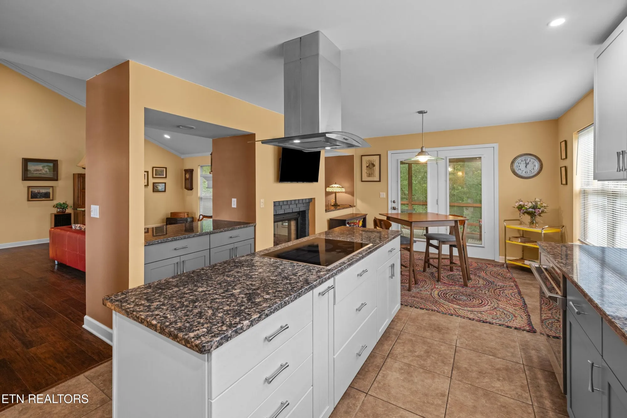 Property Slideshow image 13 of 45 | 117 tahlequah ln, Loudon, TN, 37774