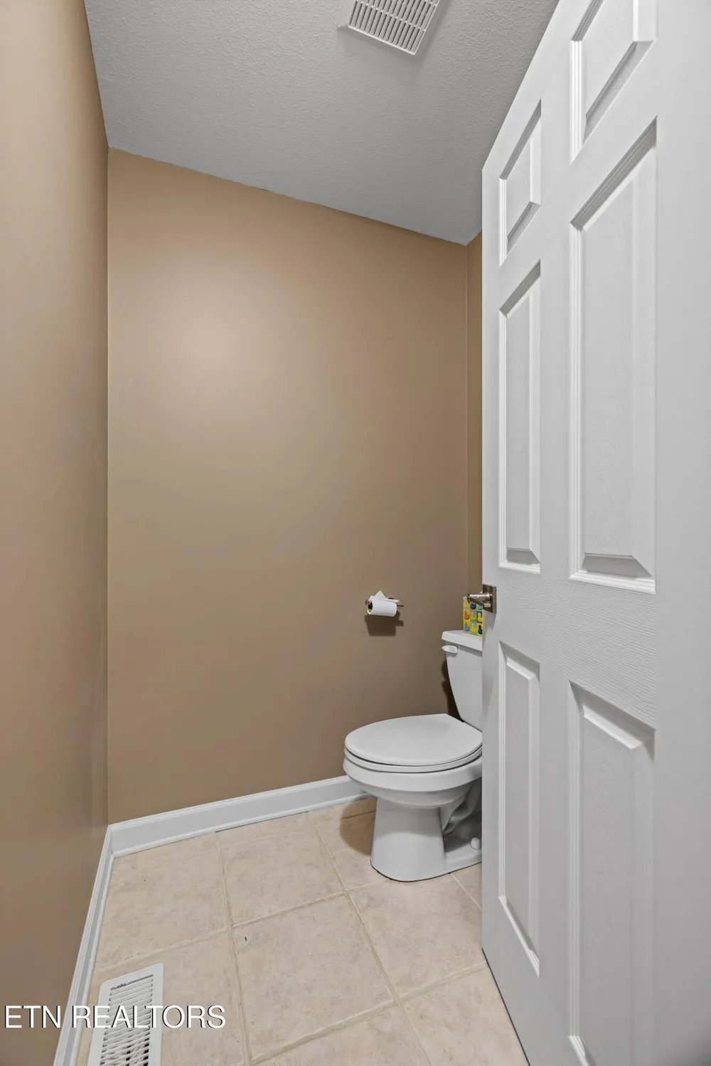 Property Slideshow image 17 of 45 | 117 tahlequah ln, Loudon, TN, 37774