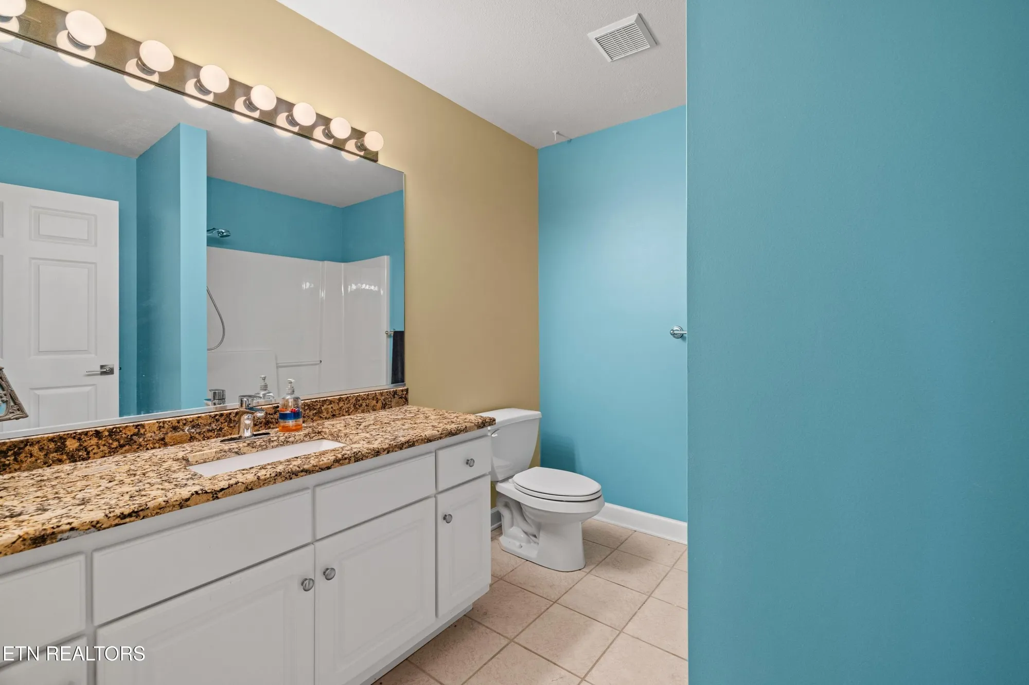 Property Slideshow image 27 of 45 | 117 tahlequah ln, Loudon, TN, 37774