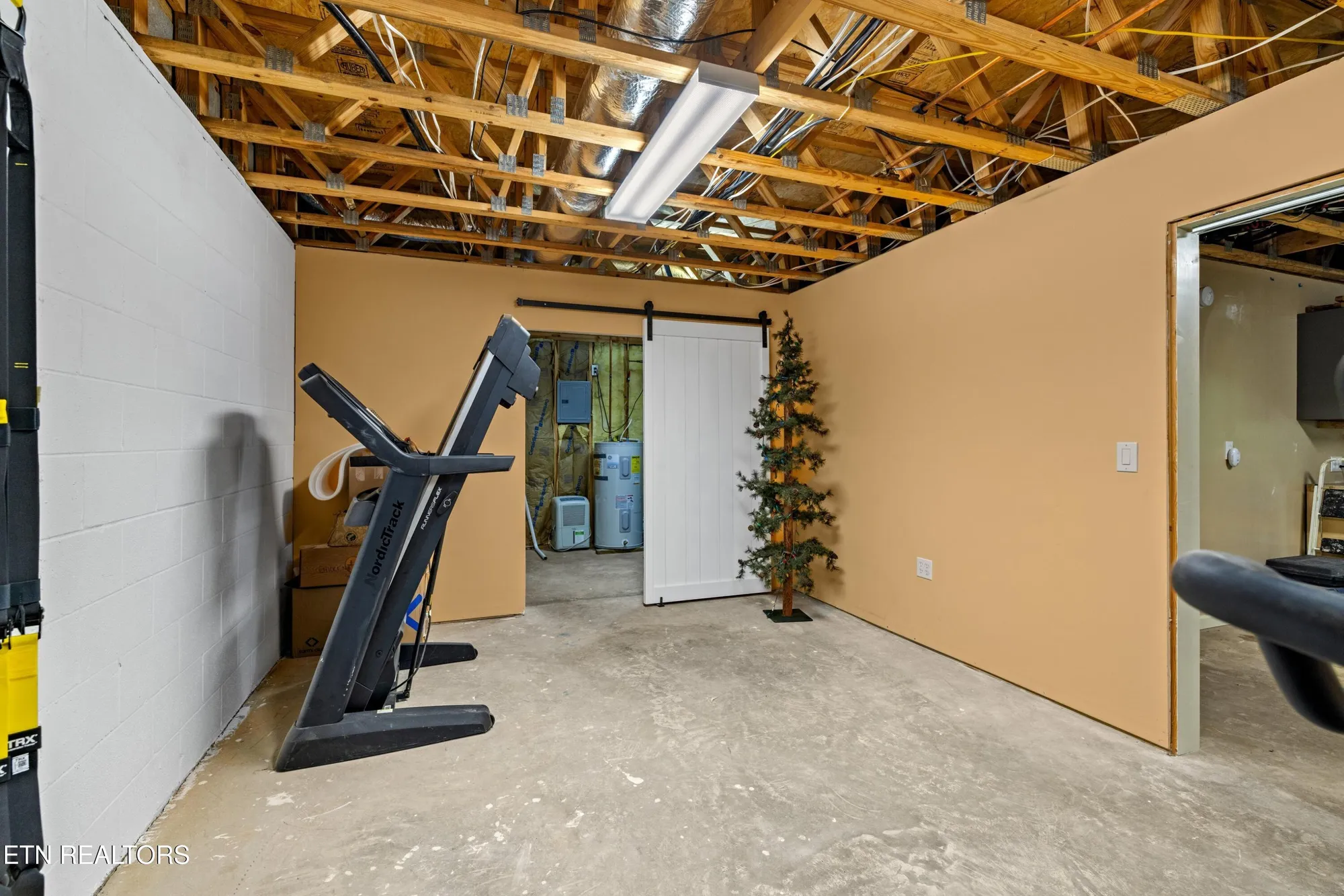 Property Slideshow image 34 of 45 | 117 tahlequah ln, Loudon, TN, 37774