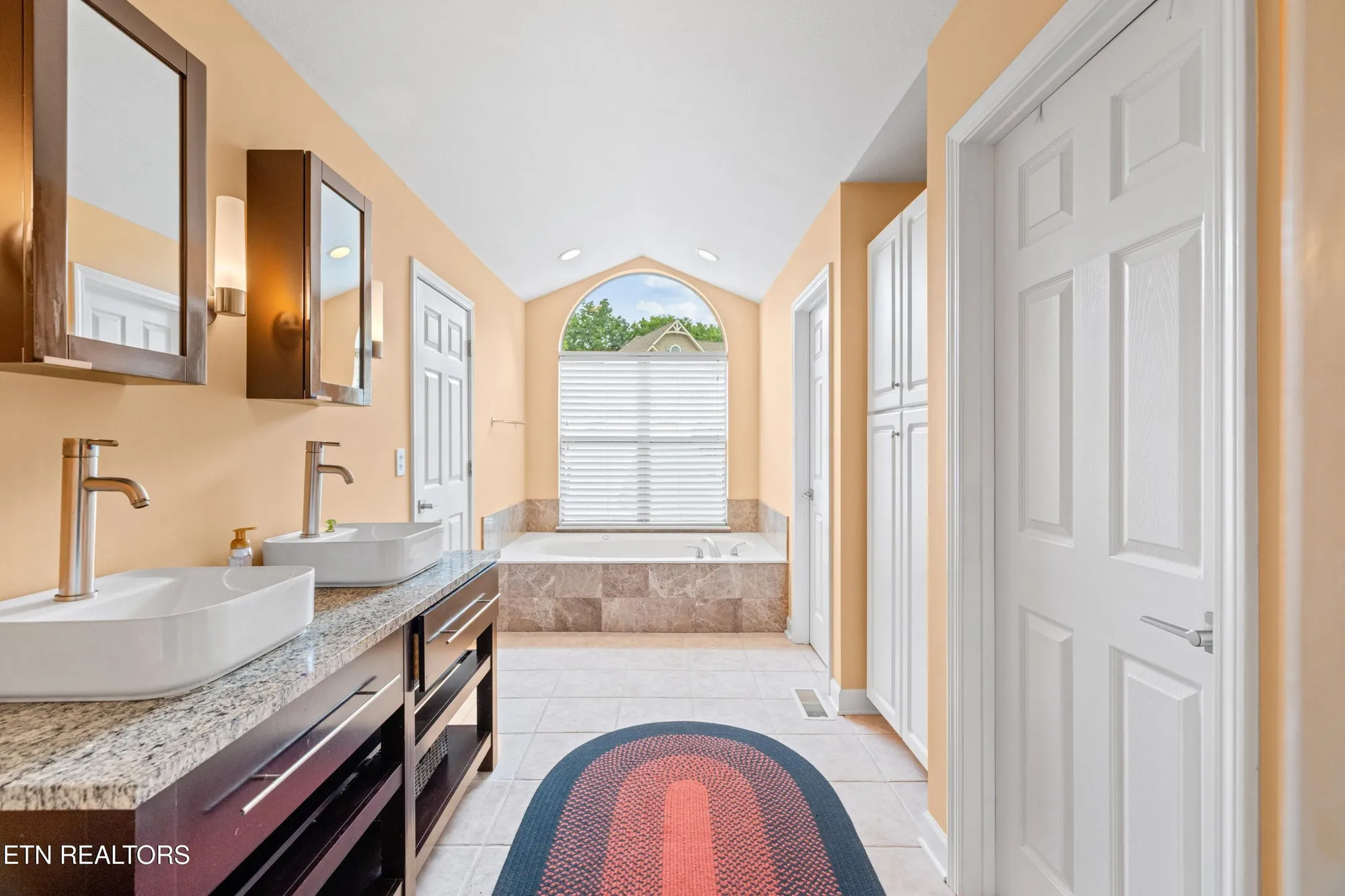 Property Slideshow image 20 of 45 | 117 tahlequah ln, Loudon, TN, 37774